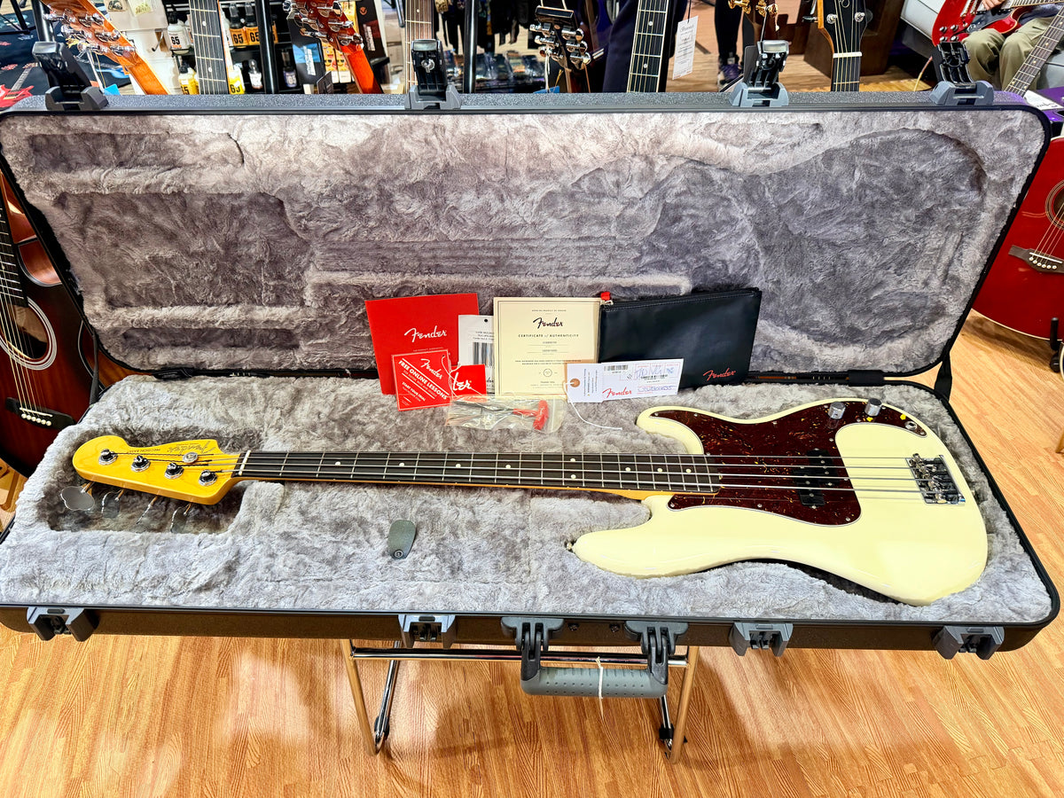 2023 Fender American Professional II Precision Bass Guitar~ Olympic White + OHSC