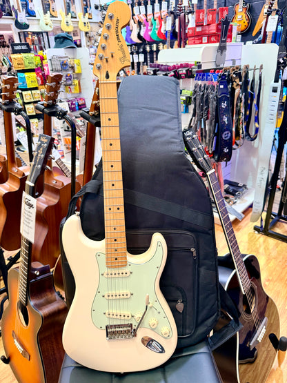 ✨2016✨ Fender Deluxe Roadhouse Stratocaster Electric Guitar~ MIM Vintage White!