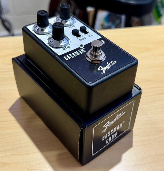 🎸BOXED🎸 Fender Bassman Comp Pedal~ Compressor Guitar Effects Unit!
