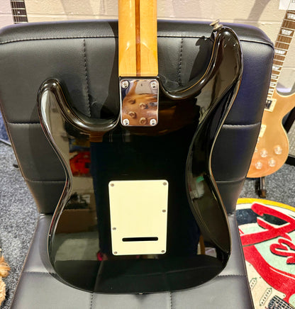 🌟RARE KOREAN🌟 1990’s Fender Squier Stratocaster~ Black & white Classic Strat!