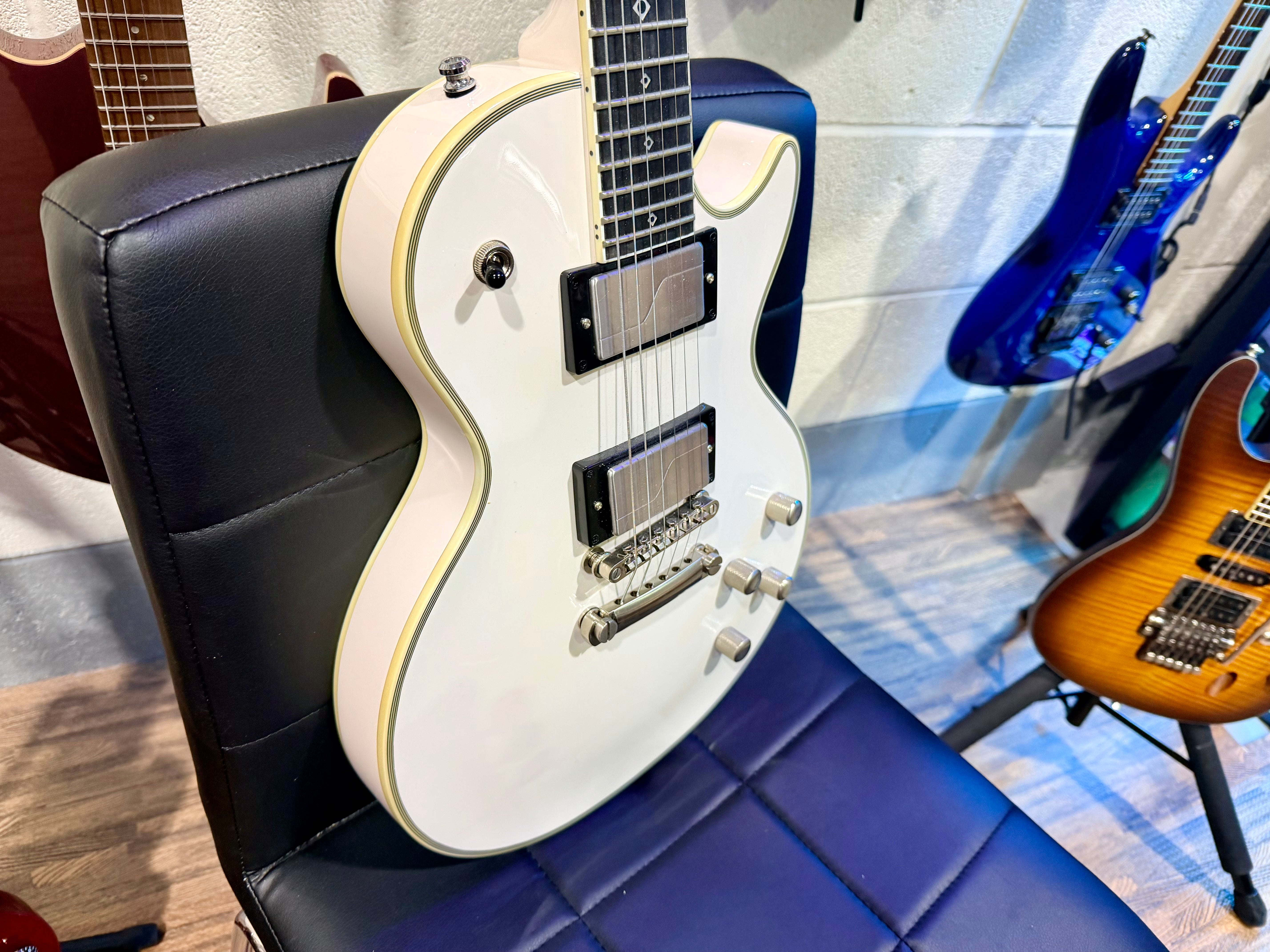 🔥MINT🔥 Epiphone Jerry Cantrell Les Paul Custom Prophecy~ Bone White~ Hard Case