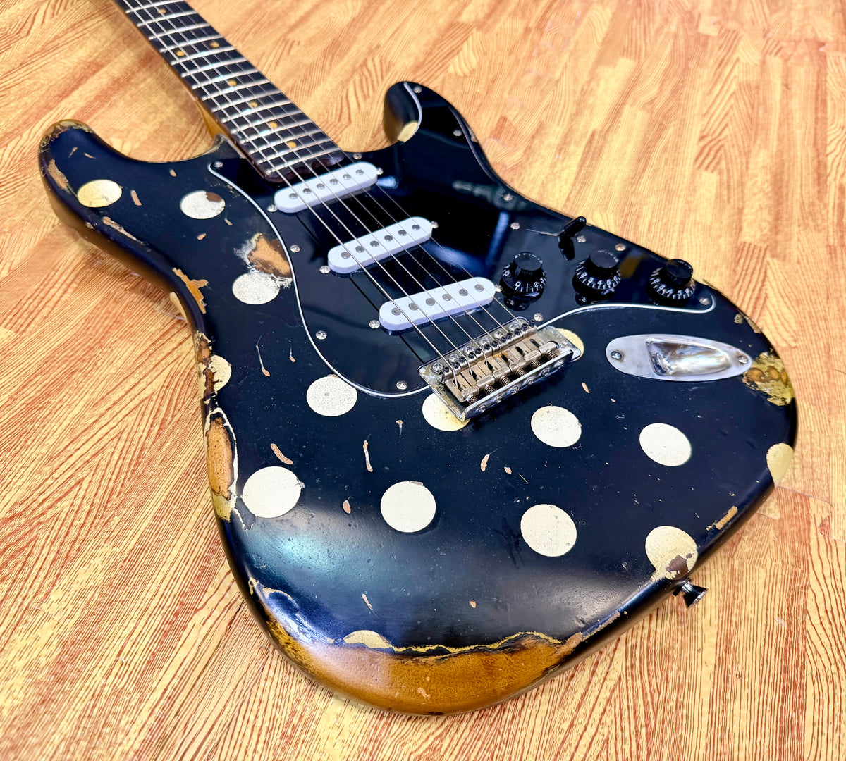 🔥Handmade In UK🔥 Stolen Valour Heavy Relic ST Polka Dot Guitar~ Buddy Guy Style!