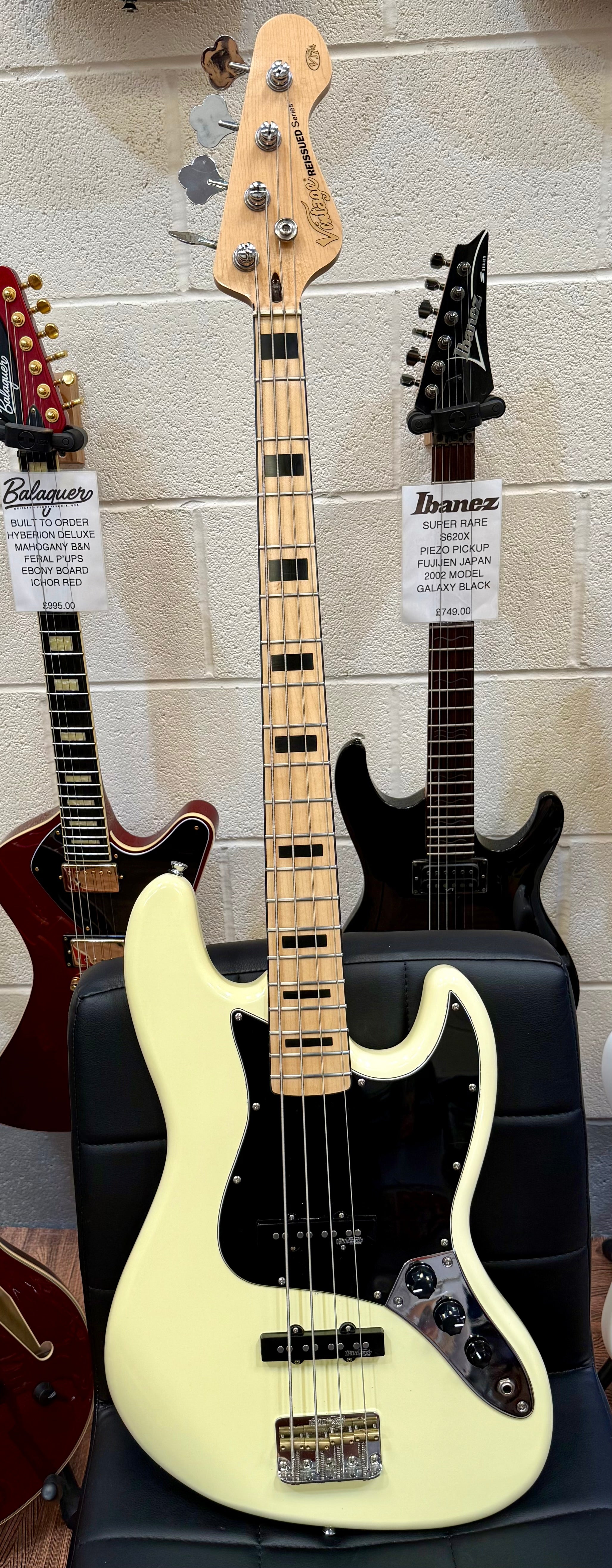 🎸 Vintage VJ74 Reissued~ Maple Fingerboard Jazz Bass Guitar ~ Vintage White 🎸