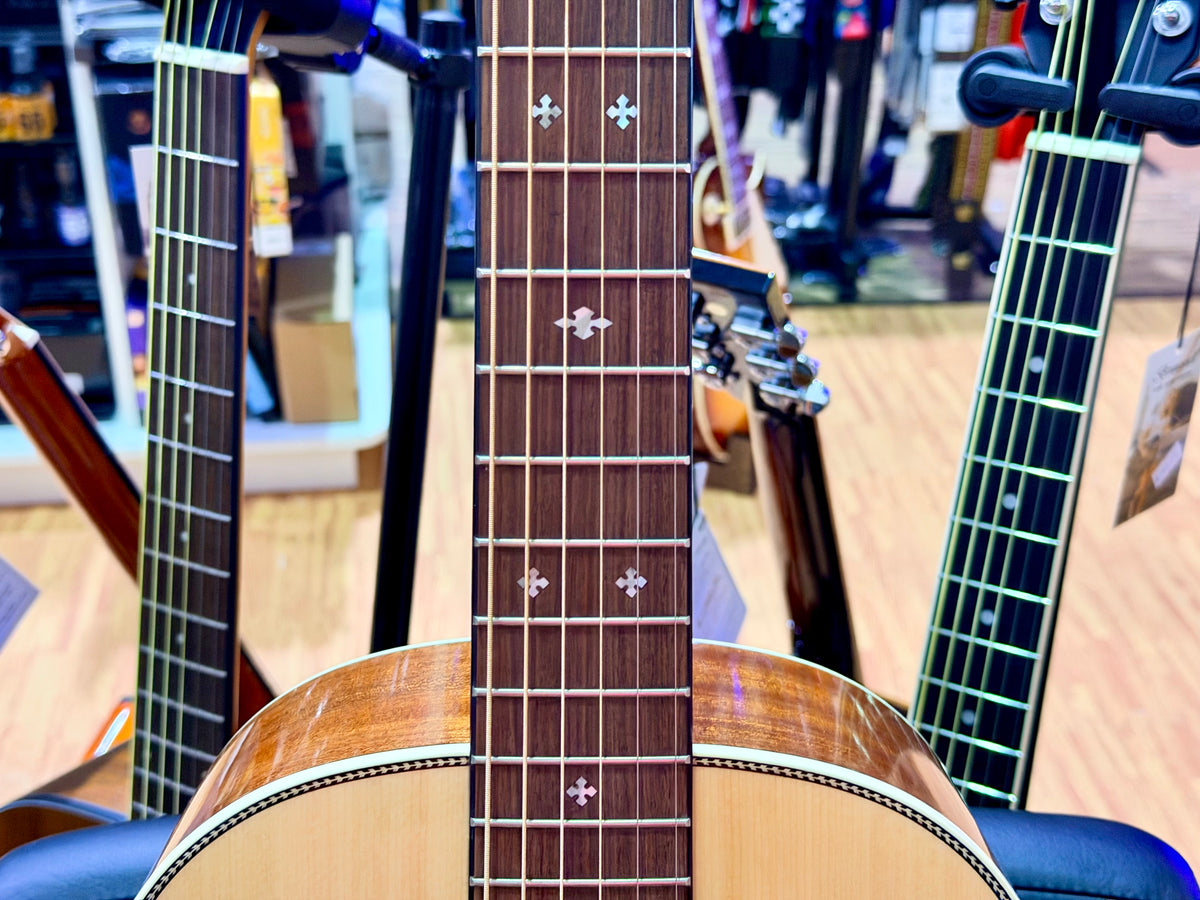 Vintage V900PNC Solid Spruce Parlour Acoustic Guitar~ Orchestral OM Solid Top