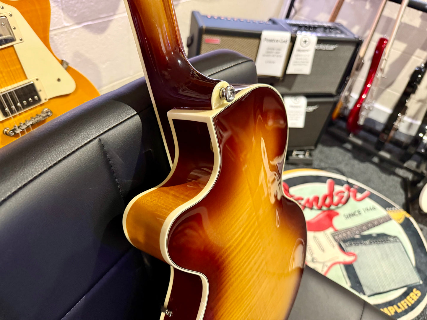 🎻 VIOLIN BASS 🎻 Hofner HCT 5002 Club Series Bass~ Sunburst~ Contemporary!