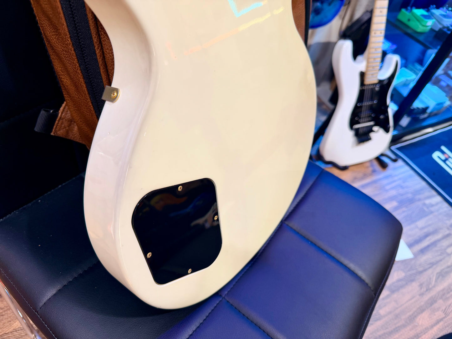 🌟2009🌟 Gibson Les Paul Studio~ Alpine White & Gold~ Ebony Fretboard~ Gig Bag!