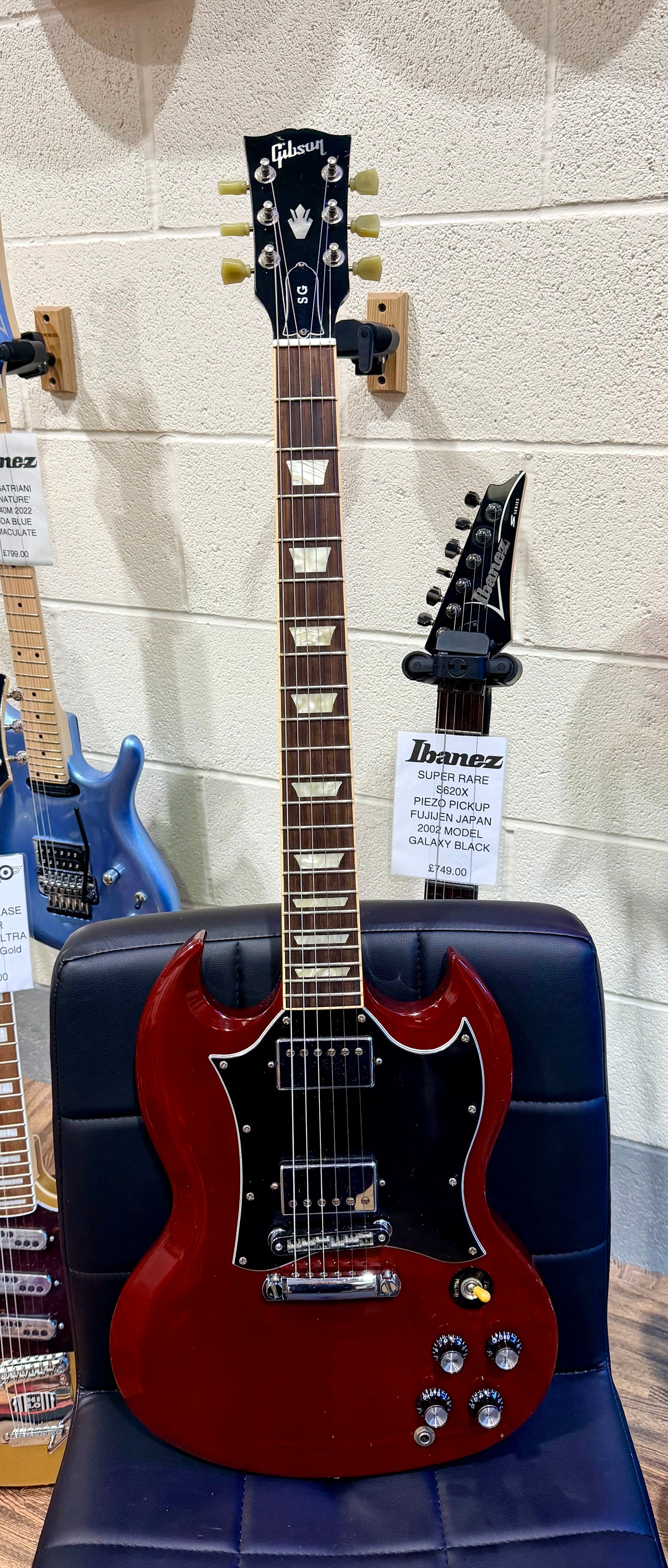 🍒2010🍒 Gibson SG Standard~ USA Made~ Heritage Cherry~ Hard Case~ Lovely!
