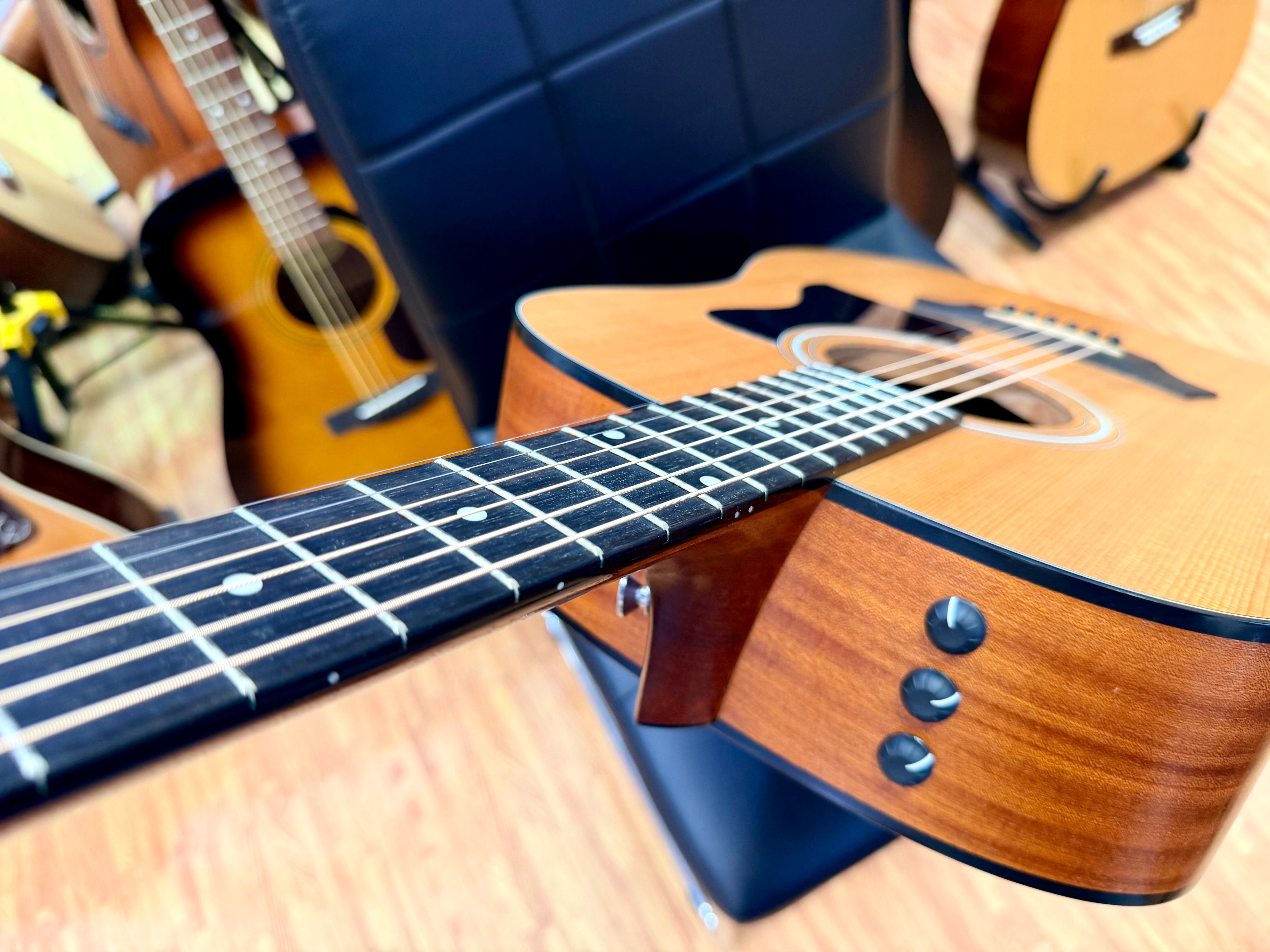 ✨2015✨ Taylor 110e Electro Acoustic~ ES2 Pickup~ Solid Sitka Top Dreadnought!