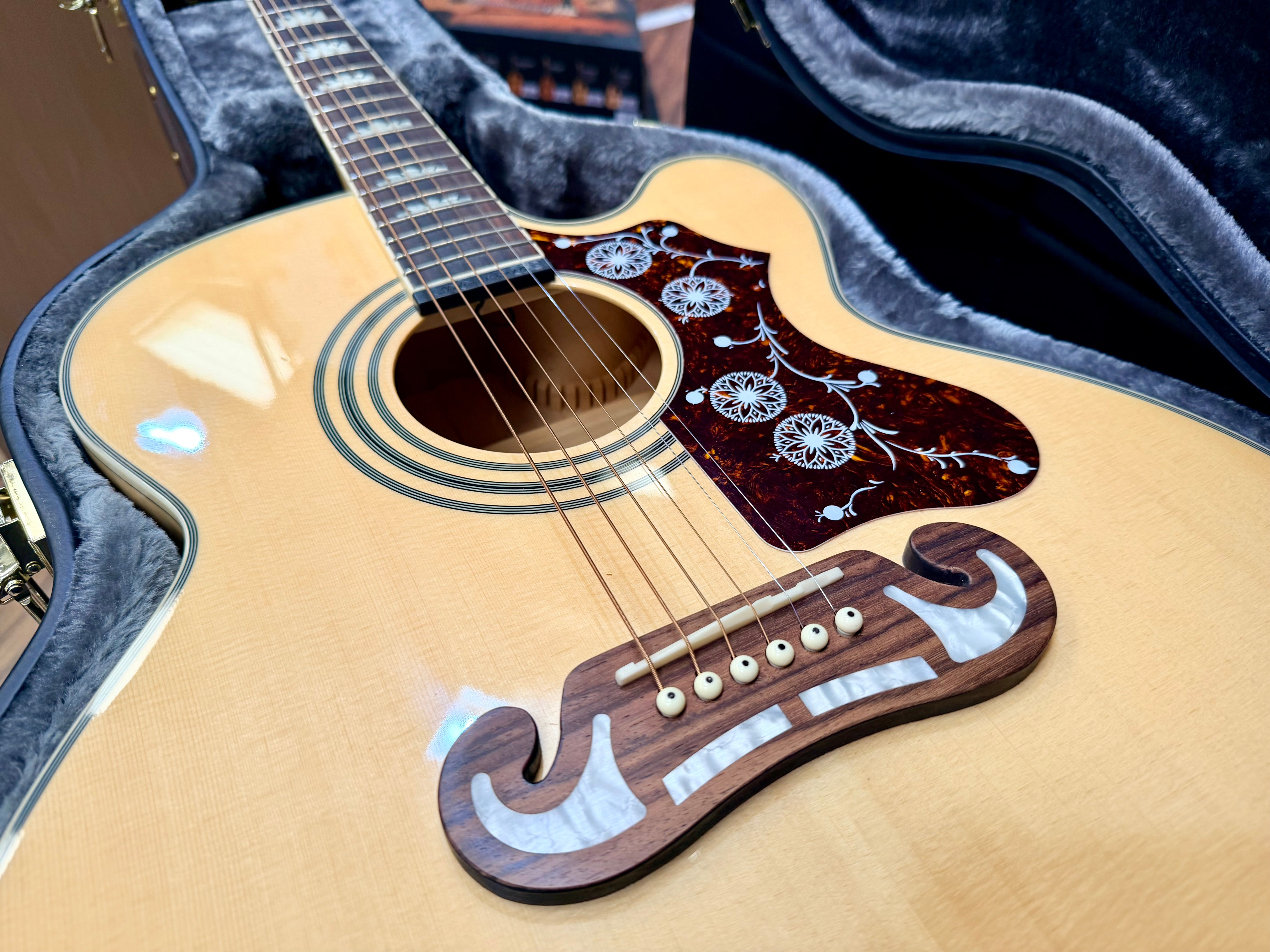 ✨MINT✨ Epiphone EJ-200SCE Jumbo Electro Acoustic~ Natural~ Esonic 2 + H/Case!