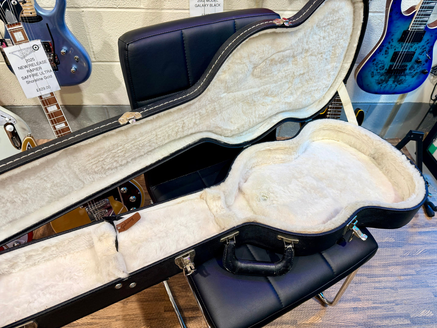 🍒2010🍒 Gibson SG Standard~ USA Made~ Heritage Cherry~ Hard Case~ Lovely!