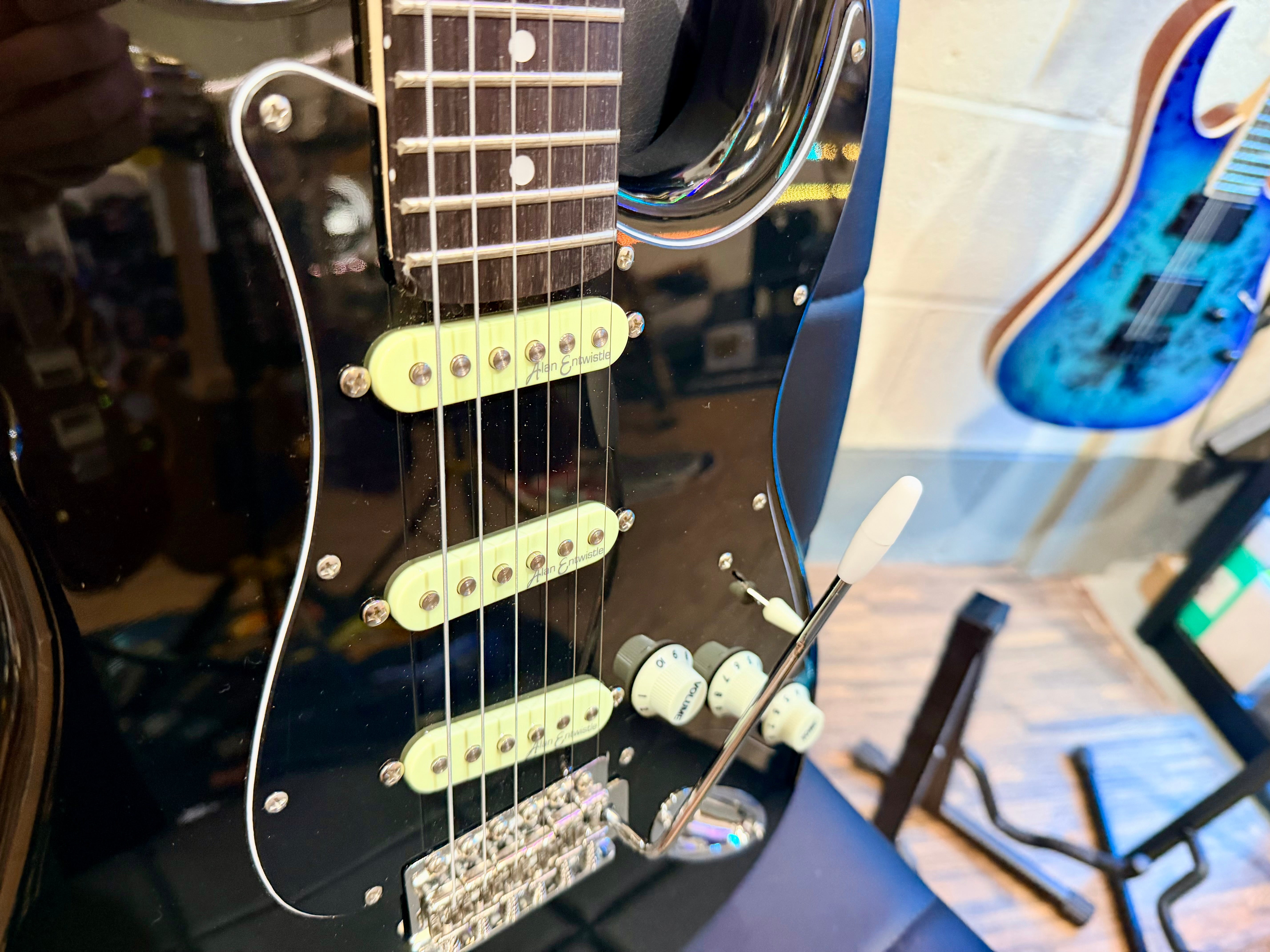 🔥MINT🔥 Vintage V60 Coaster Series Electric Guitar ~Boulevard Black~Strat style