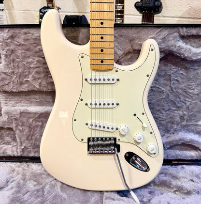 🌟2014🌟 Fender Standard Stratocaster~ Mexican Strat~ Arctic White~ Hard Case!