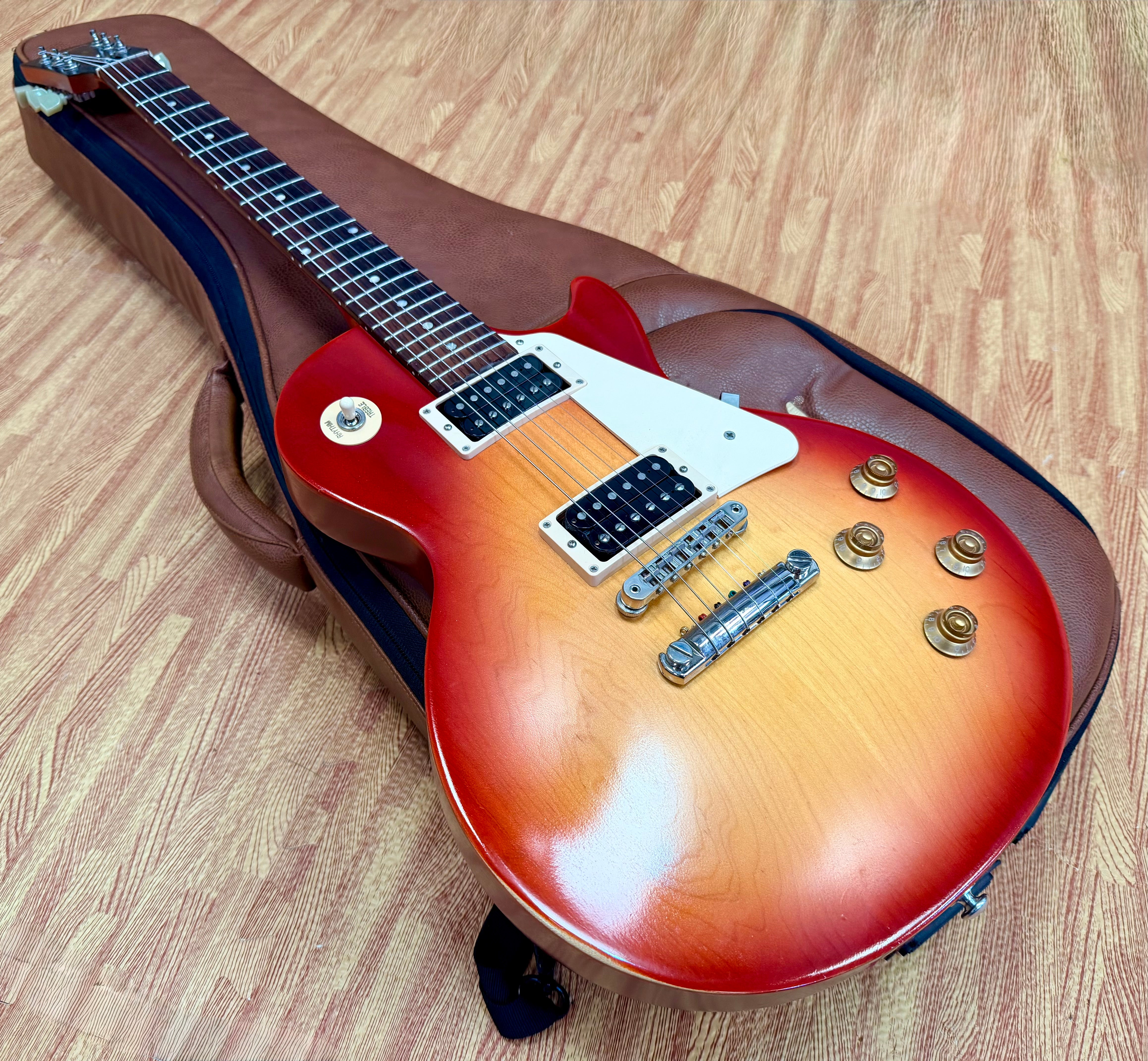 ✨ 2019 USA ✨ Gibson Les Paul Tribute Satin Cherry Sunburst + Deluxe Gig Bag!