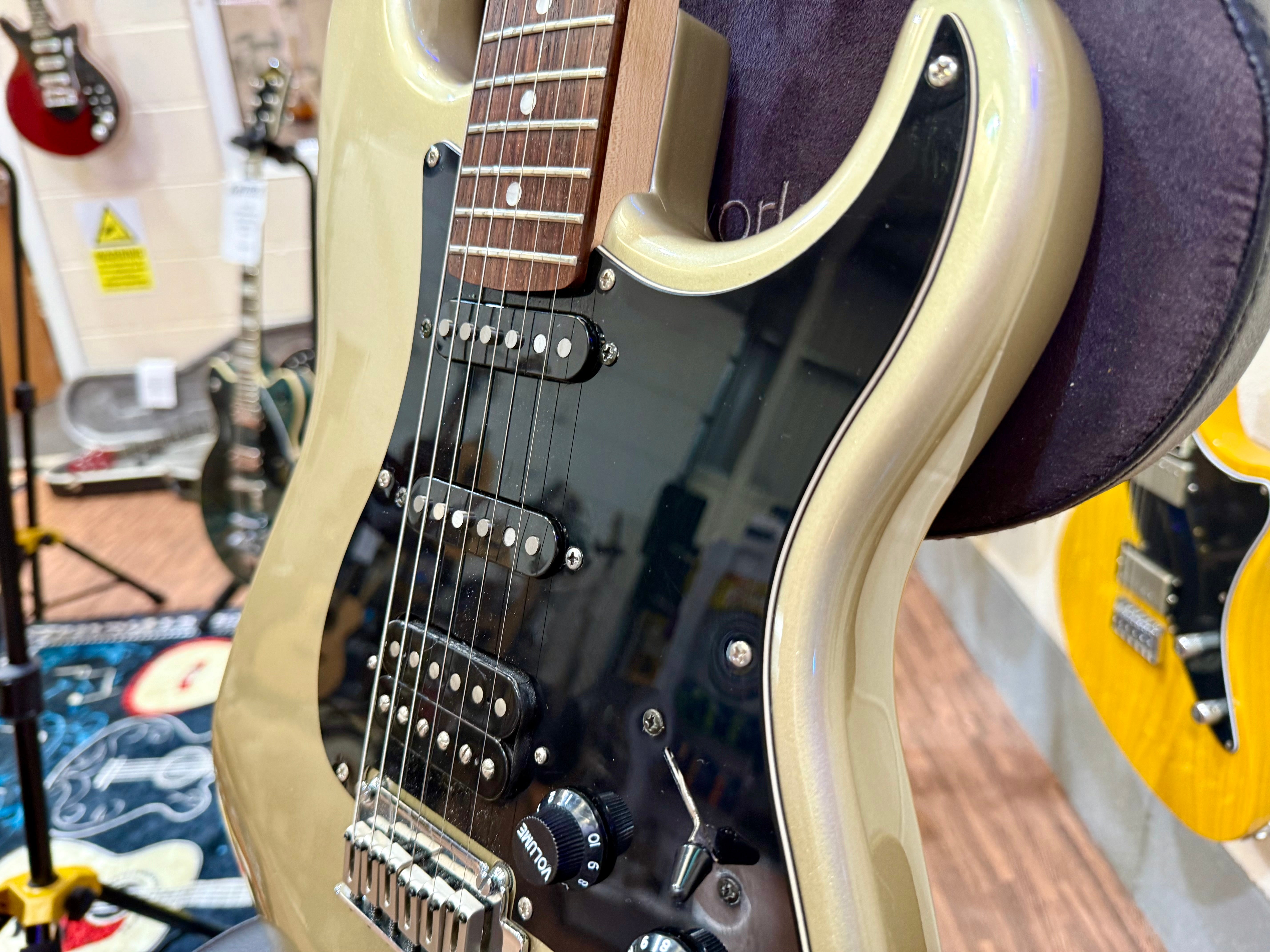 🌟2002🌟Fender Squier Stratocaster~ 20th Anniversary Ltd Edition~ Shoreline Gold!
