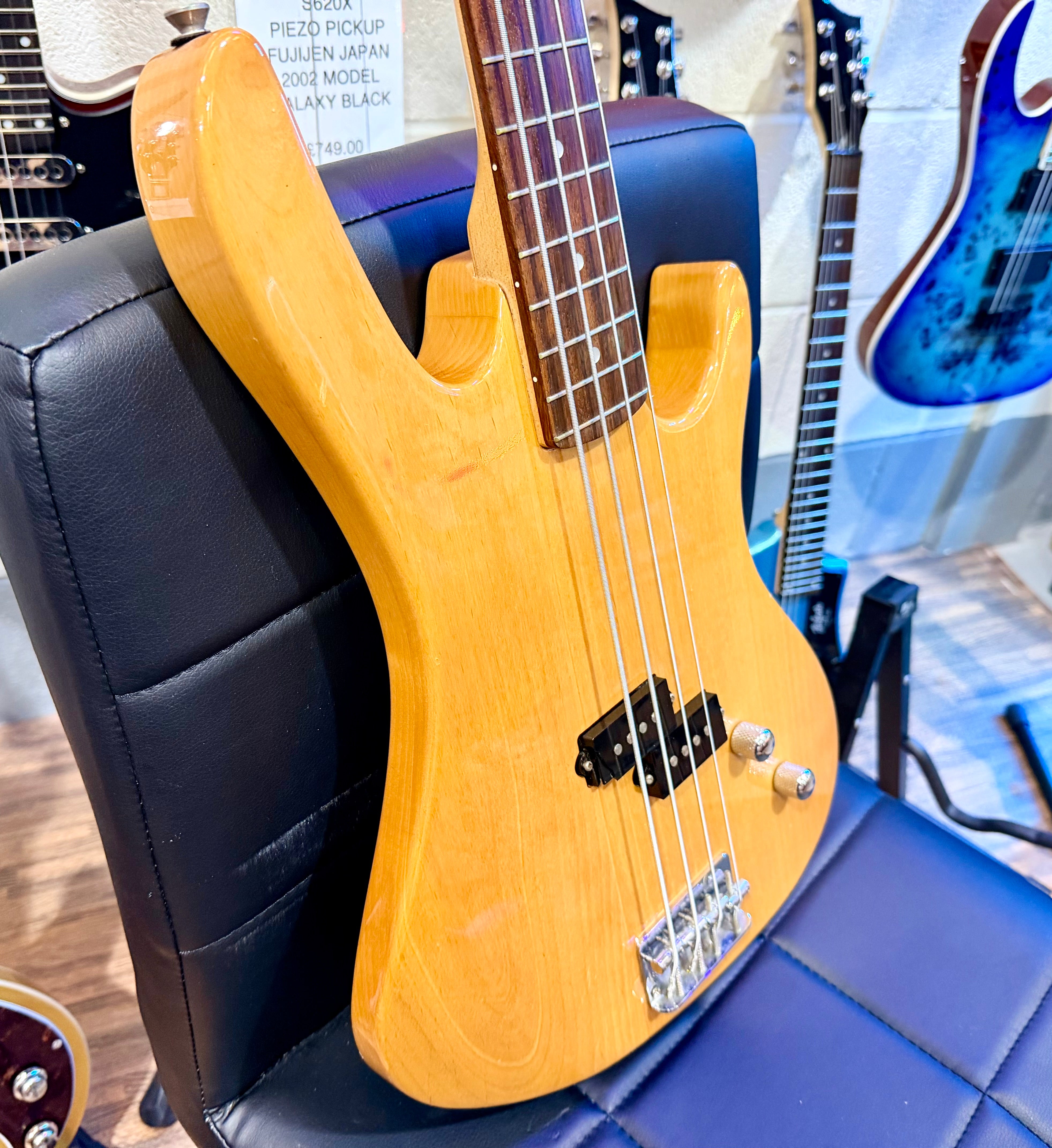 🎸 Washburn XB100 Electric Bass Guitar~ Hard Case~ Natural Gloss 🎸