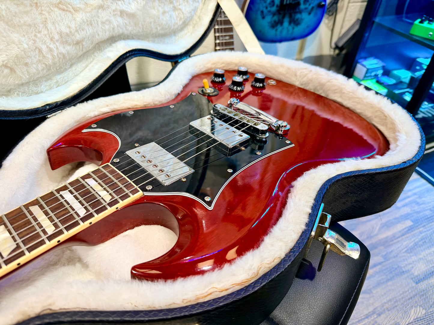 🍒2010🍒 Gibson SG Standard~ USA Made~ Heritage Cherry~ Hard Case~ Lovely!