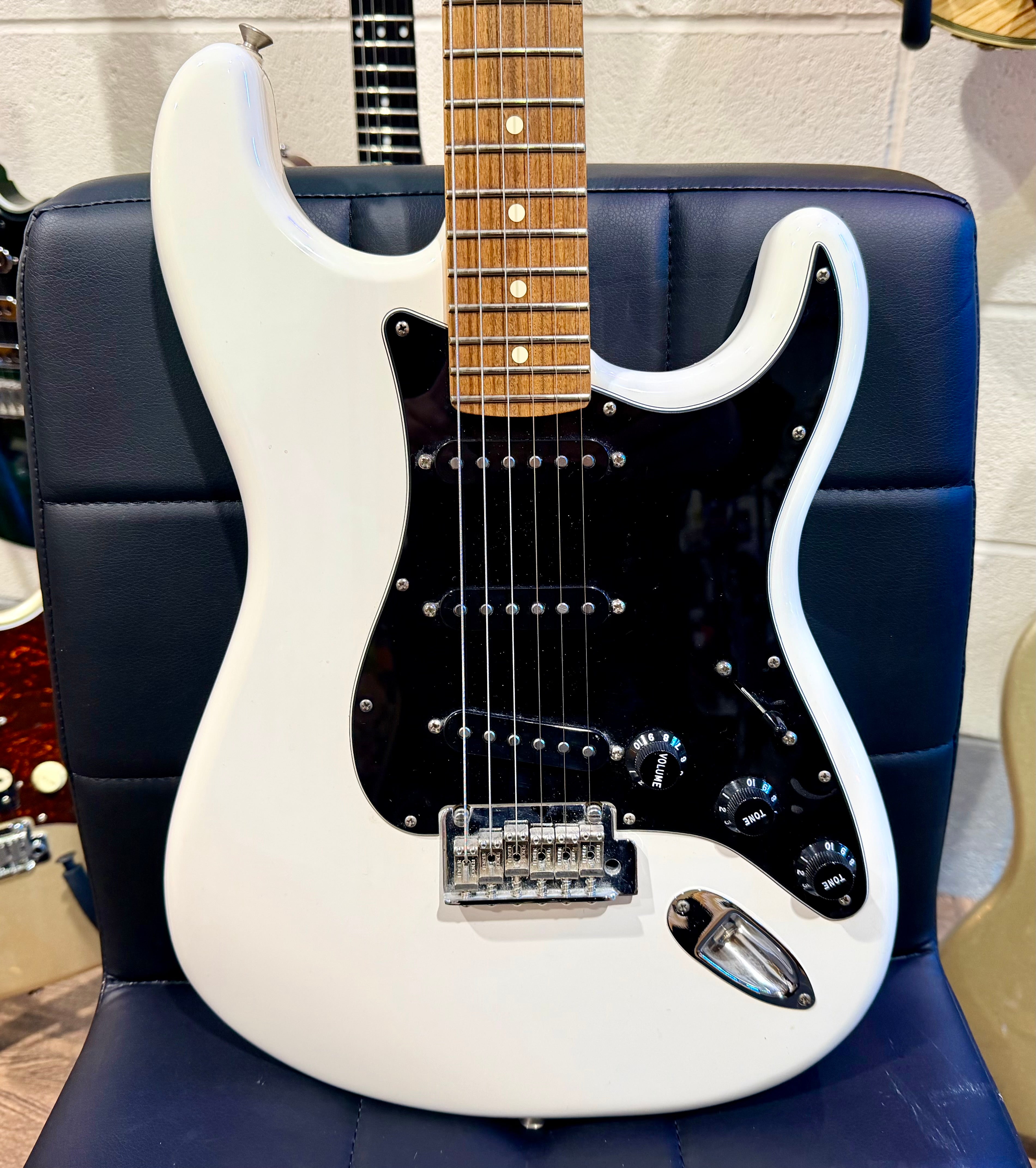 🌟2019🌟 Fender Player Stratocaster~ Polar White & Black~ Mexican Strat!