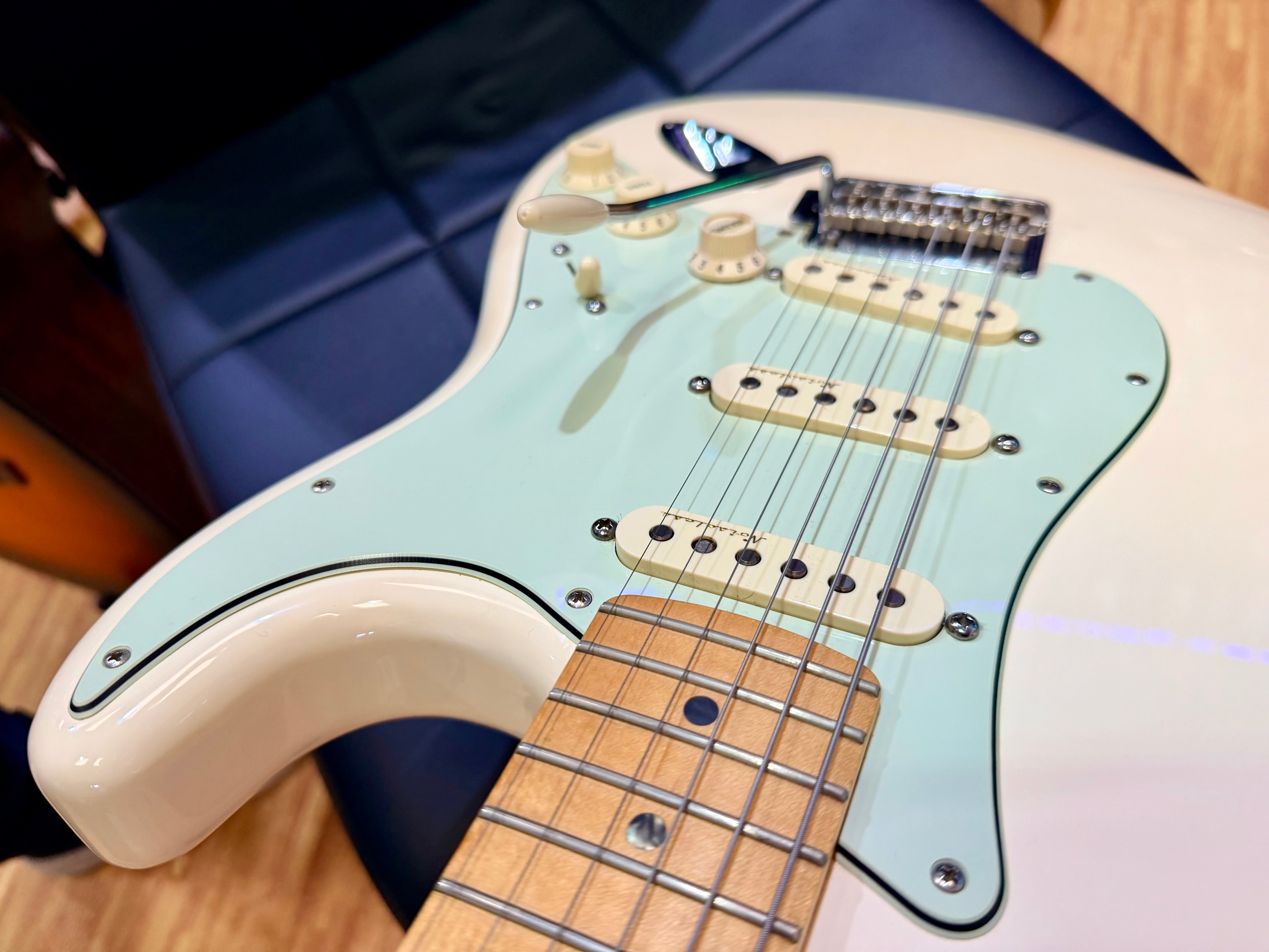 ✨2016✨ Fender Deluxe Roadhouse Stratocaster Electric Guitar~ MIM Vintage White!