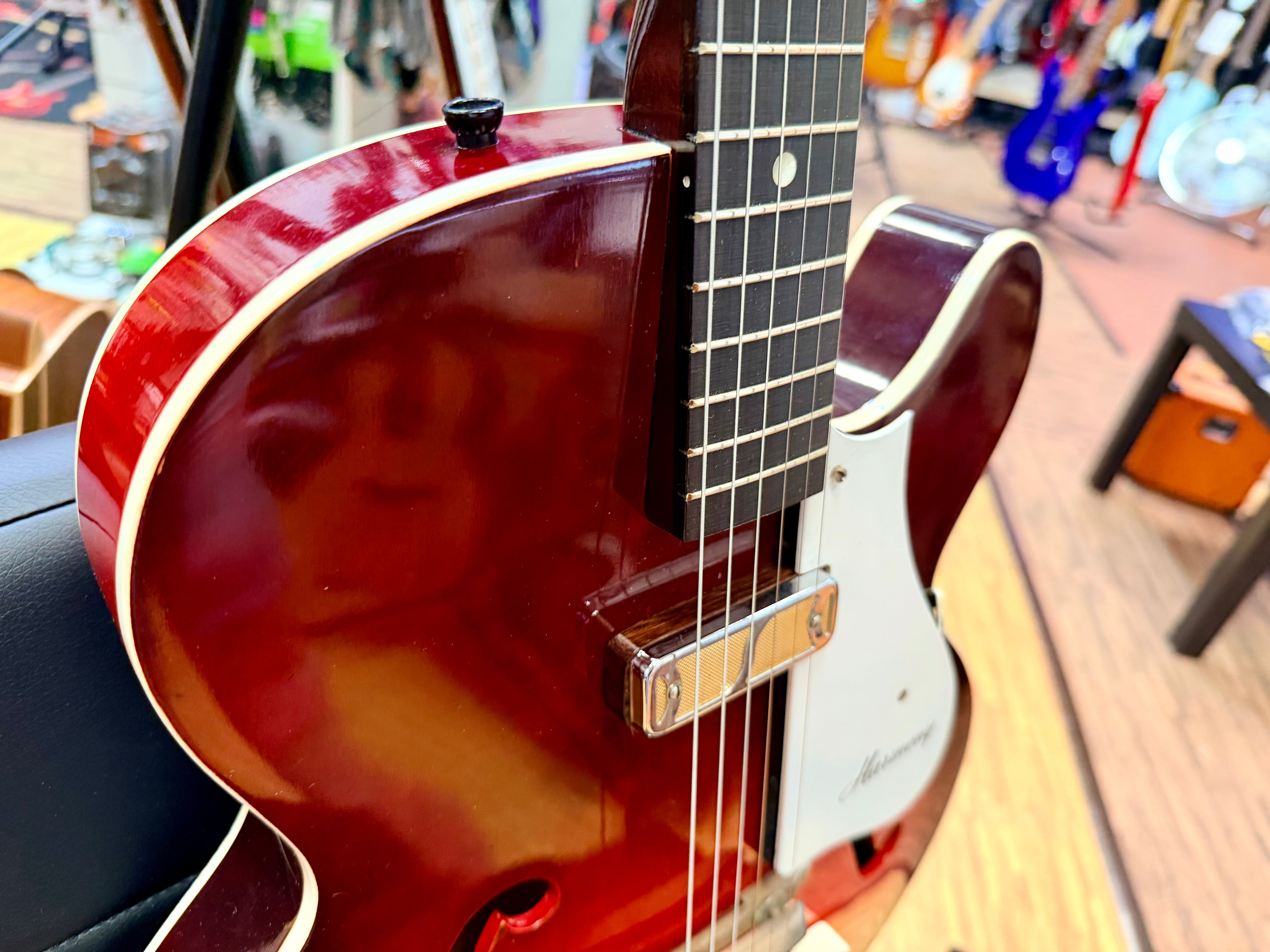 ✨VINTAGE✨ 1963 Harmony H53 Rocket~ Made in USA~ Semi-Hollow D’Armond P’up + Case