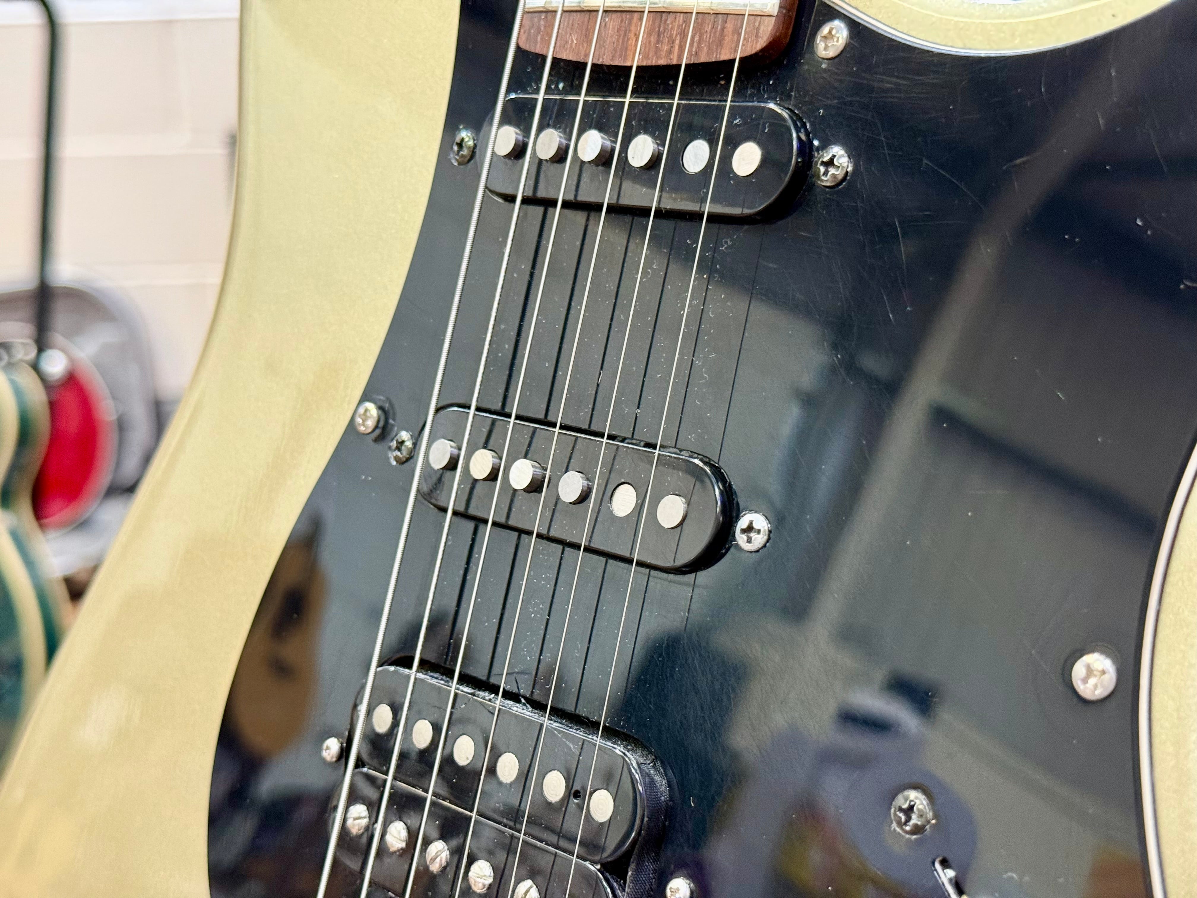 🌟2002🌟Fender Squier Stratocaster~ 20th Anniversary Ltd Edition~ Shoreline Gold!