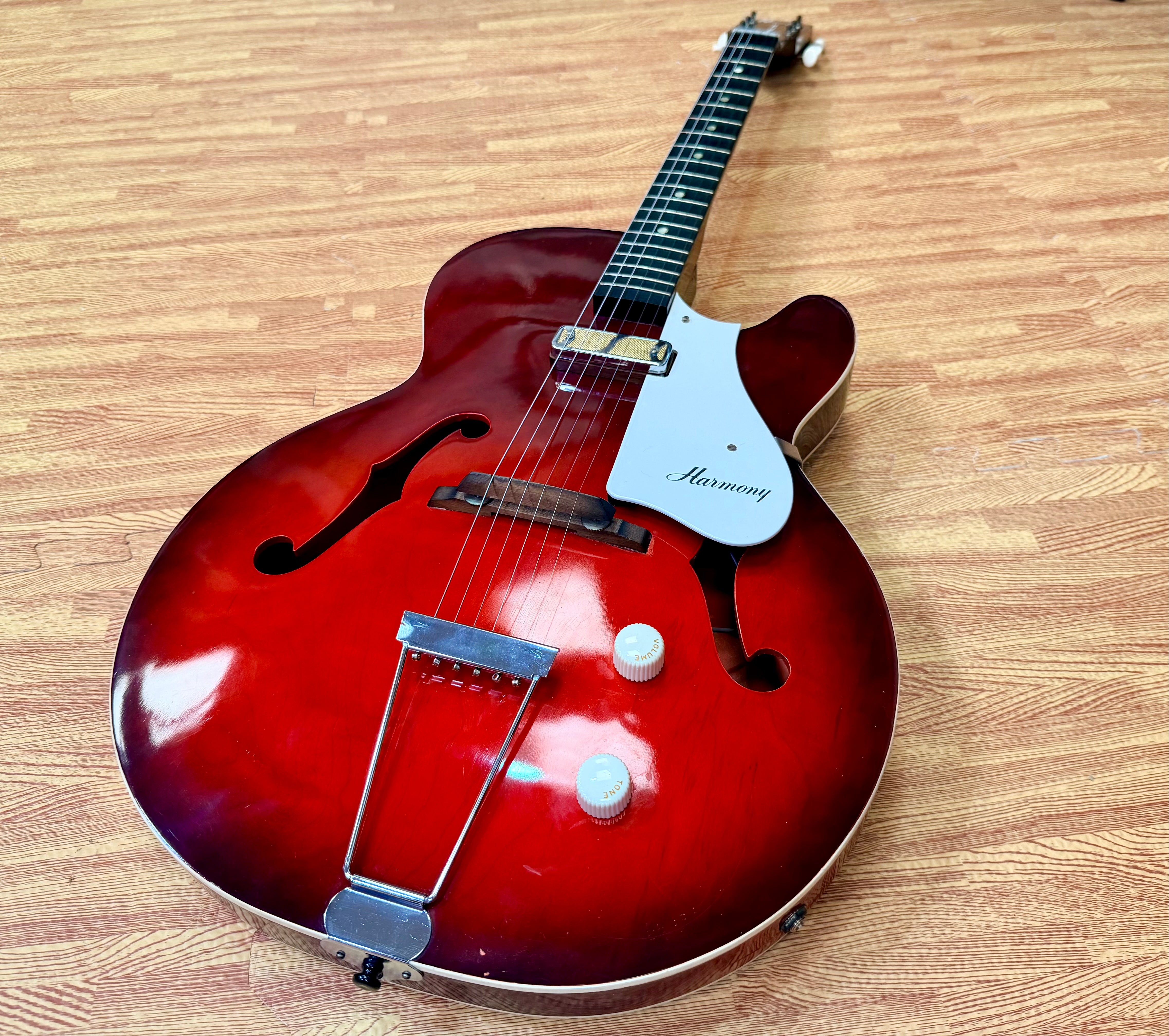 ✨VINTAGE✨ 1963 Harmony H53 Rocket~ Made in USA~ Semi-Hollow D’Armond P’up + Case