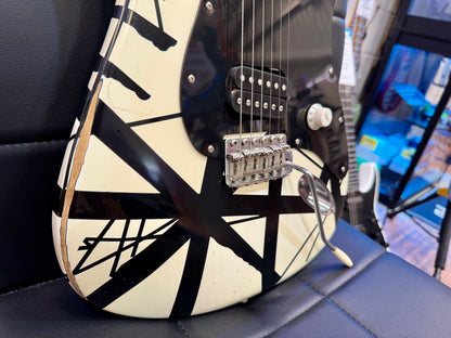 🔥2022🔥 EVH Striped Series '78 Eruption Relic~ White with Black Stripes~Gig Bag