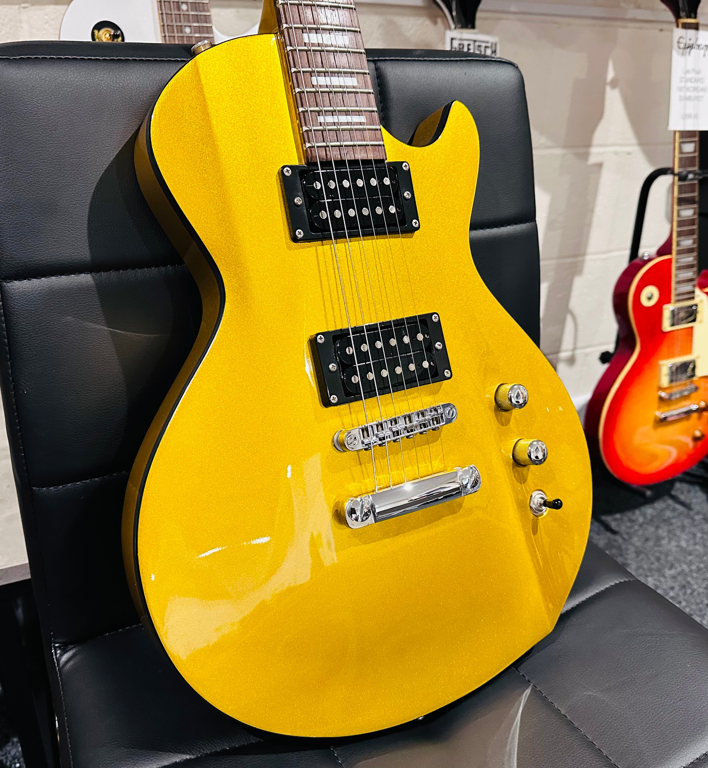 🌟ULTRA RARE & SPECIAL🌟 Lodestone UK Pulse Les Paul Shape Electric Guitar~ Gold