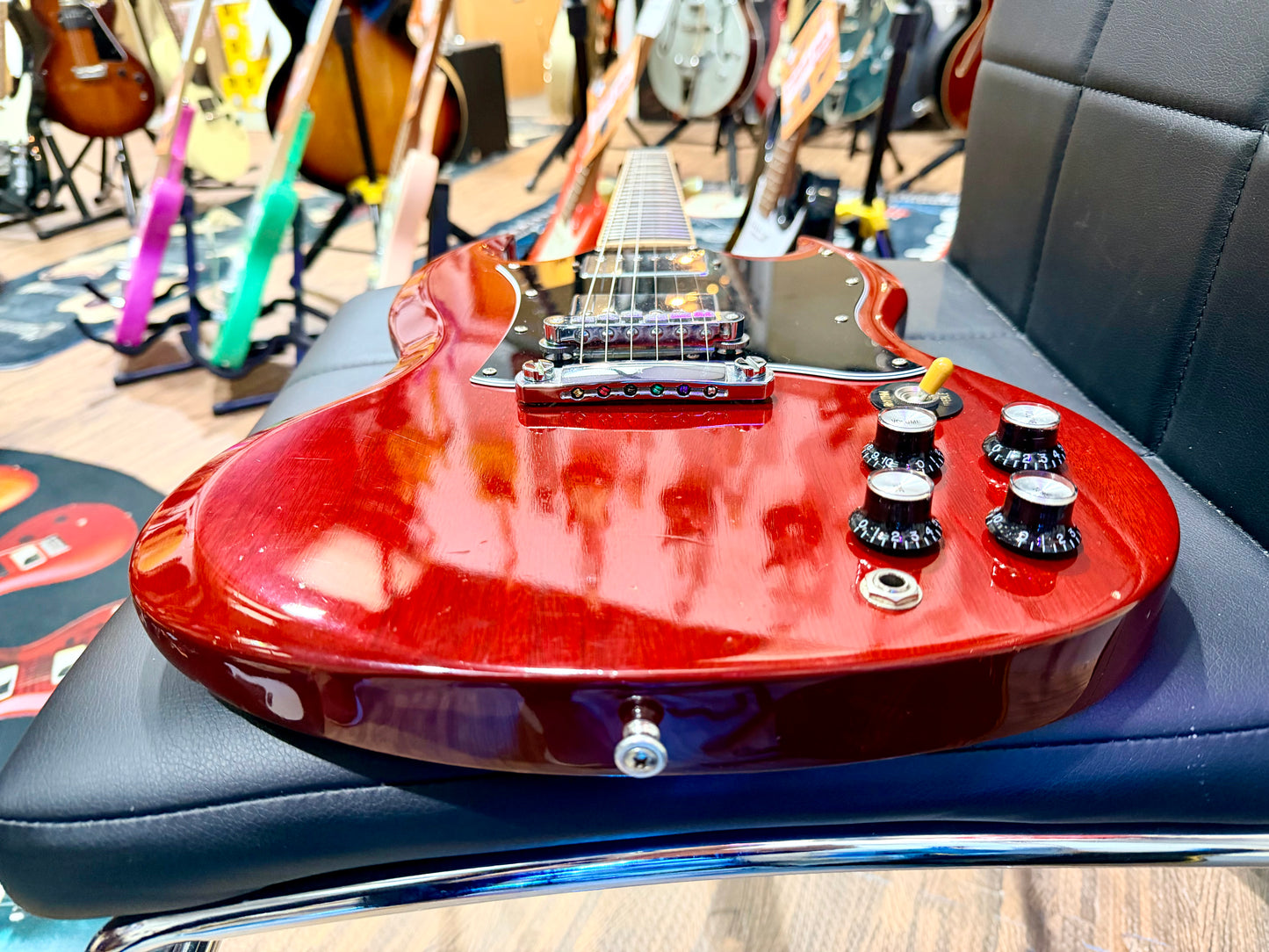 🍒2010🍒 Gibson SG Standard~ USA Made~ Heritage Cherry~ Hard Case~ Lovely!