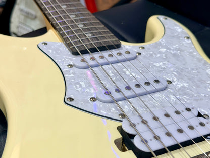 🎸 Aria Pro II 714 Strat Shape Electric Guitar~ Vintage White~ HSS Pickups 🎸