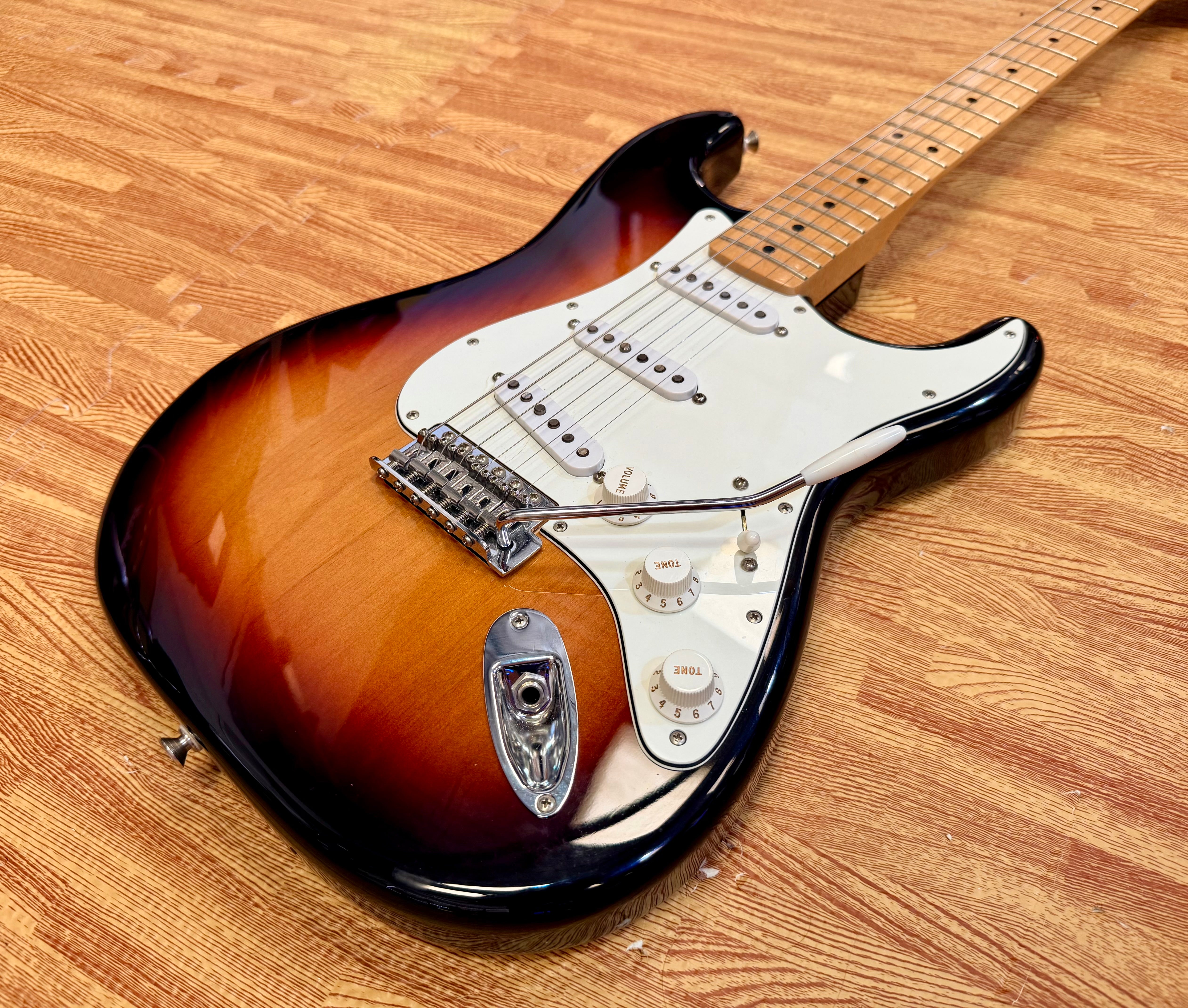☀️2017☀️ Fender Standard Stratocaster~ Mexican MIM~ Brown Sunburst~ Maple~ Strat