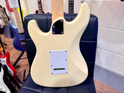 🎸 Aria Pro II 714 Strat Shape Electric Guitar~ Vintage White~ HSS Pickups 🎸