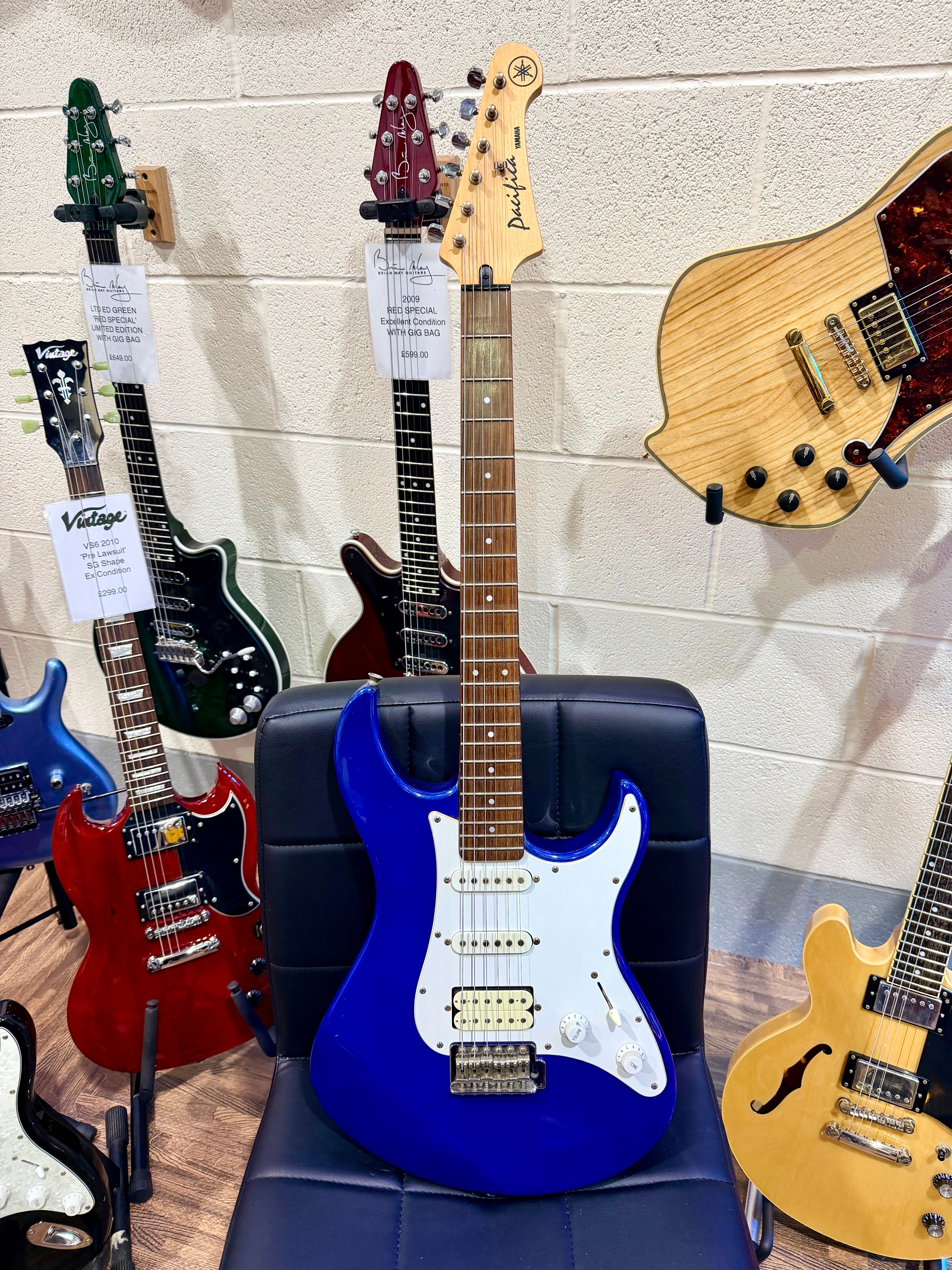 🎸PERFECT STARTER🎸 Yamaha Pacifica 112 Electric Guitar~ Gloss Blue~ HSS!