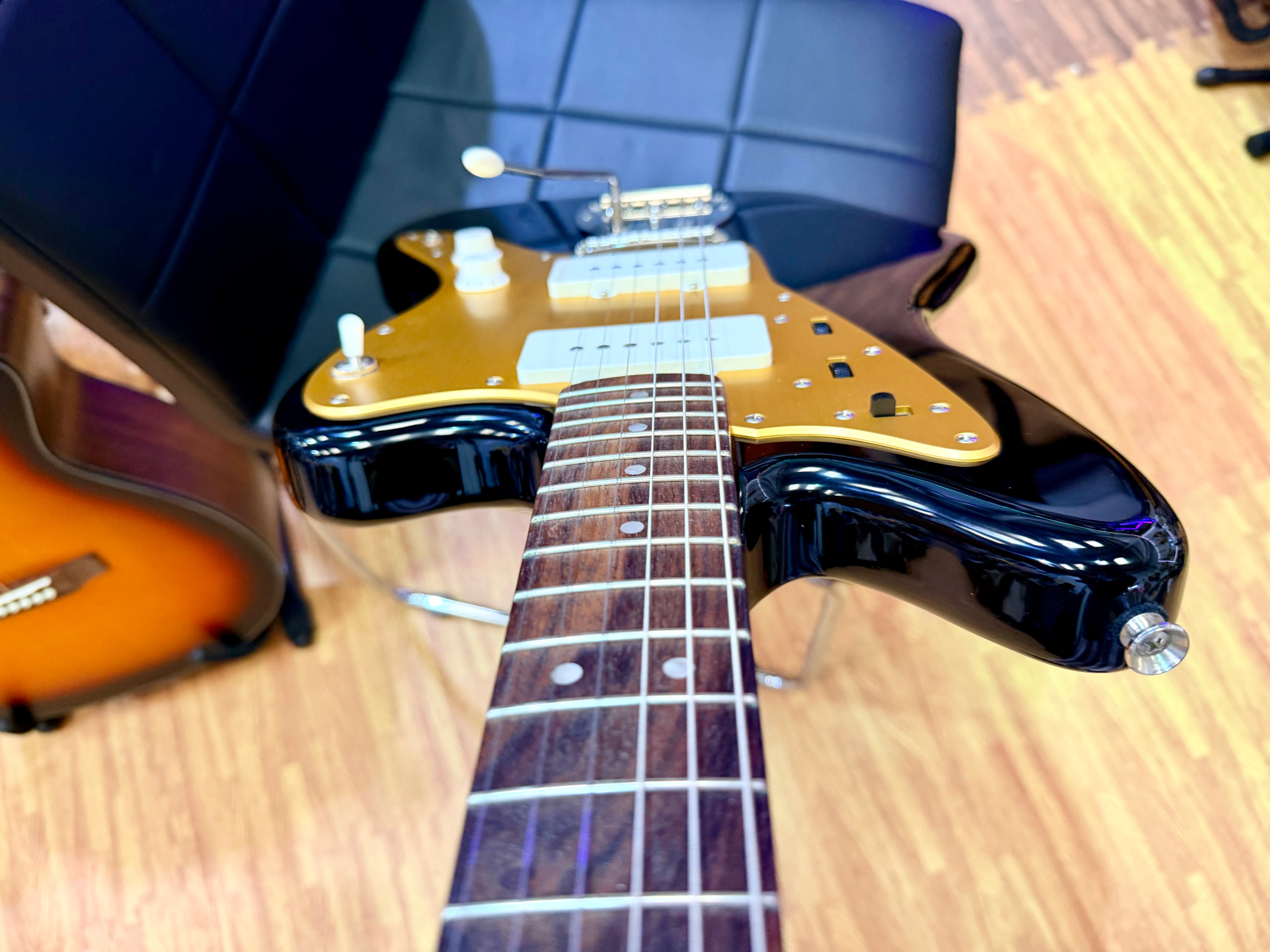 ✨1/250✨ Limited Edition Squier Classic Vibe 60’s Jazzmaster FSR Black & Gold!