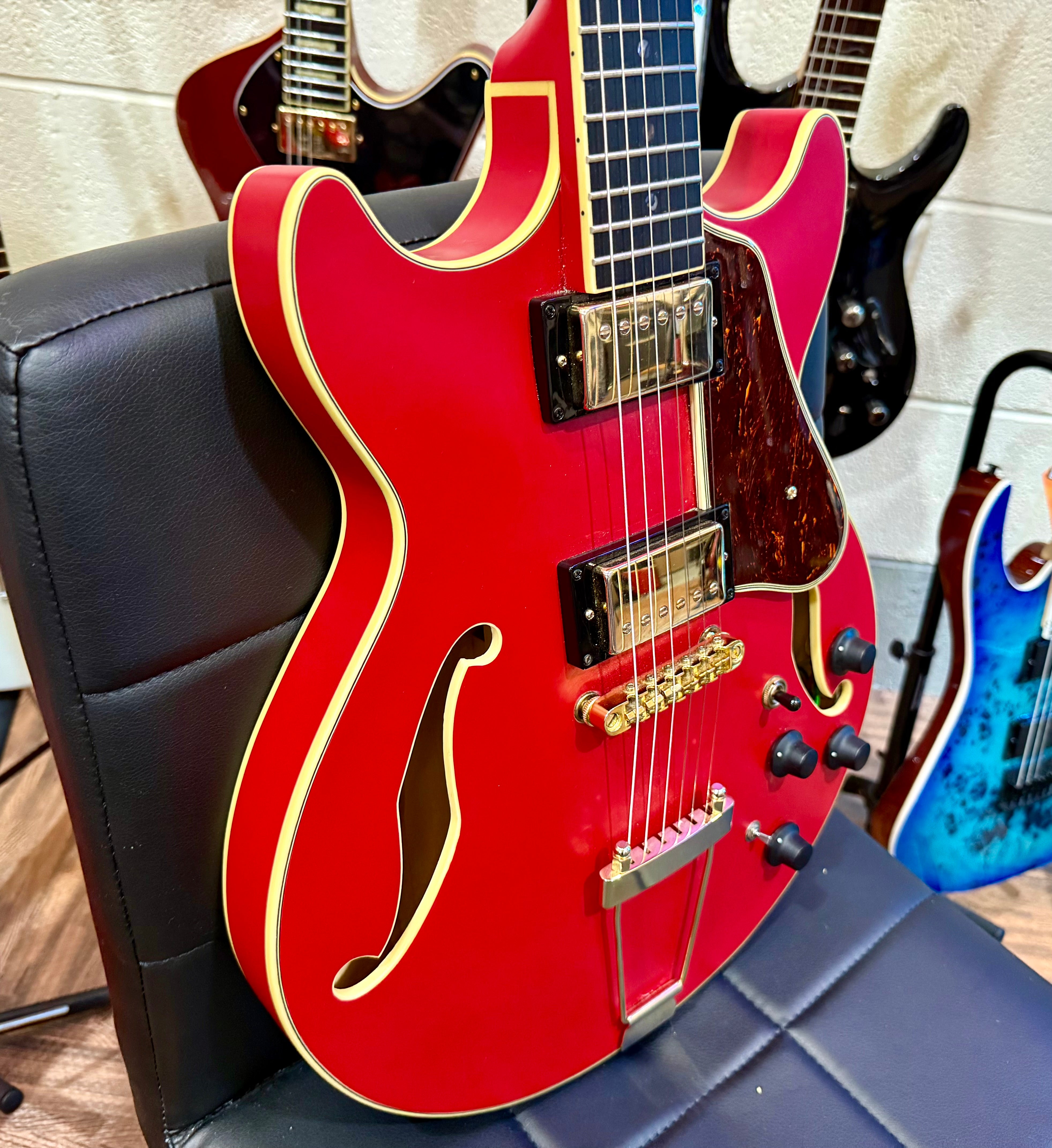 🌟2022 EX-DEMO🌟 Ibanez AMH90-CRF Artcore Expressionist~ Cherry Red Flat~ MINT!