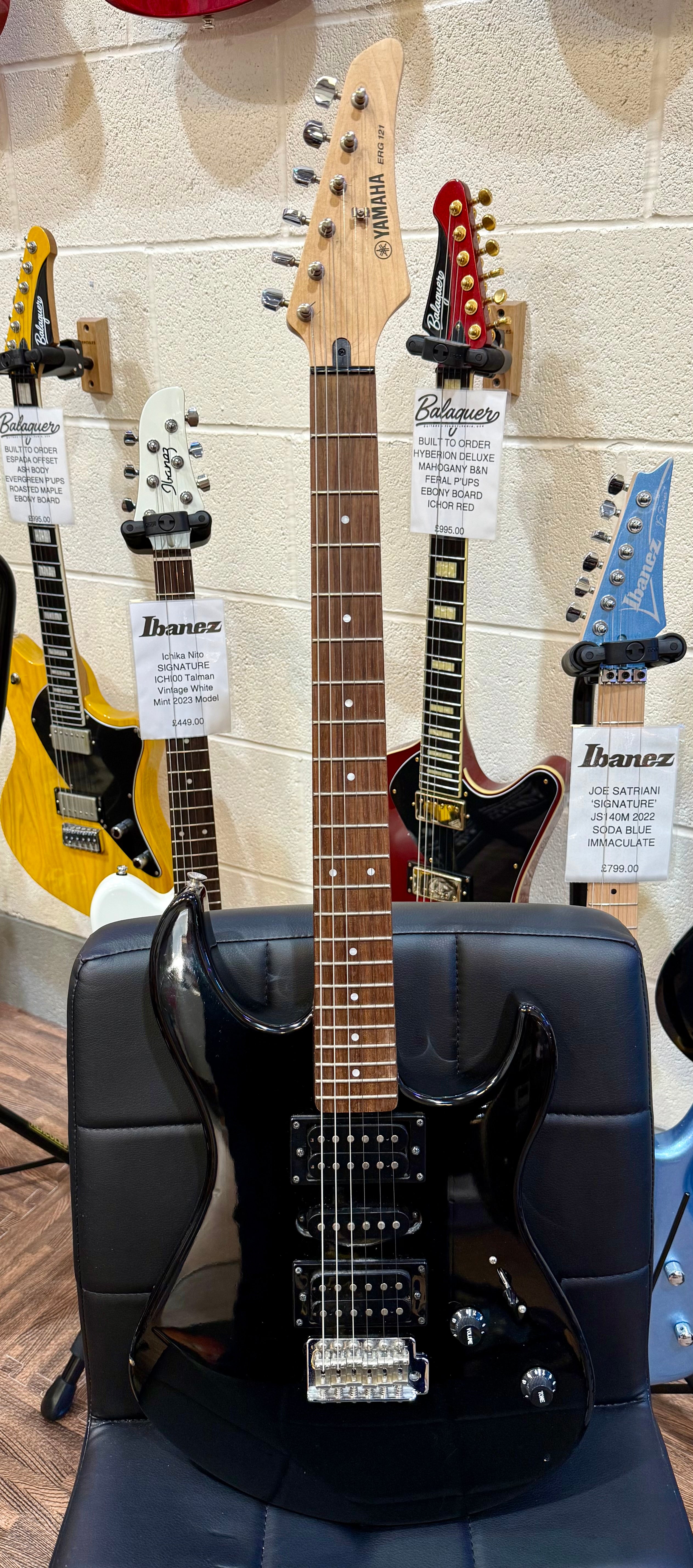🌟PERFECT STARTER🌟 Yamaha ERG121 Electric Guitar In Gloss Black~ HSH Pickups!