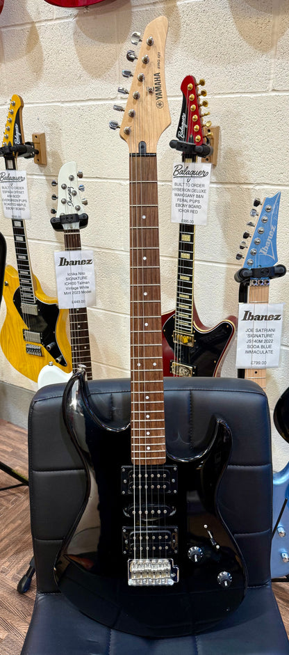 🌟PERFECT STARTER🌟 Yamaha ERG121 Electric Guitar In Gloss Black~ HSH Pickups!