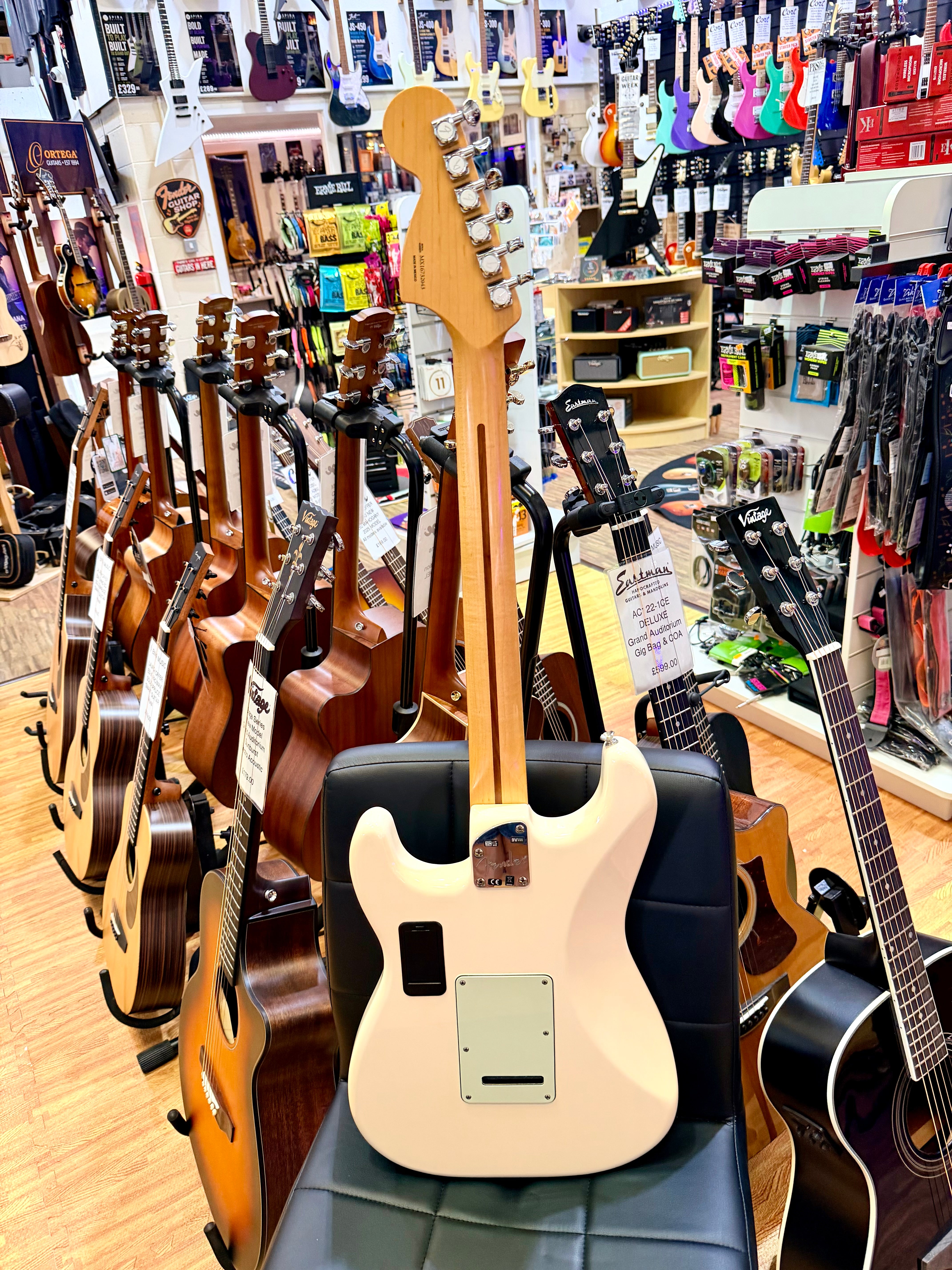 ✨2016✨ Fender Deluxe Roadhouse Stratocaster Electric Guitar~ MIM Vintage White!