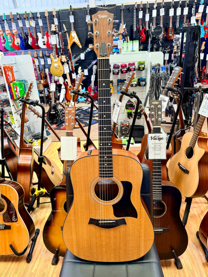✨2015✨ Taylor 110e Electro Acoustic~ ES2 Pickup~ Solid Sitka Top Dreadnought!