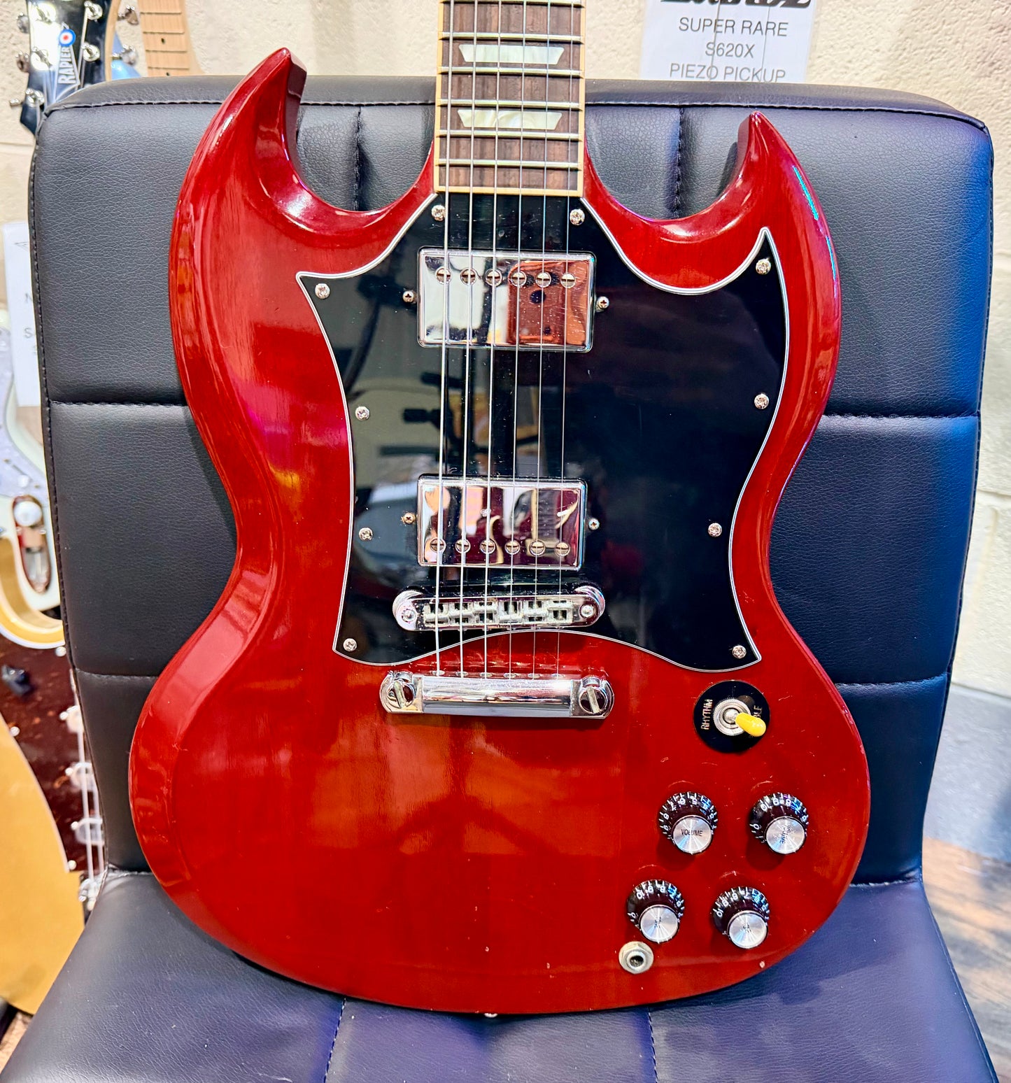 🍒2010🍒 Gibson SG Standard~ USA Made~ Heritage Cherry~ Hard Case~ Lovely!