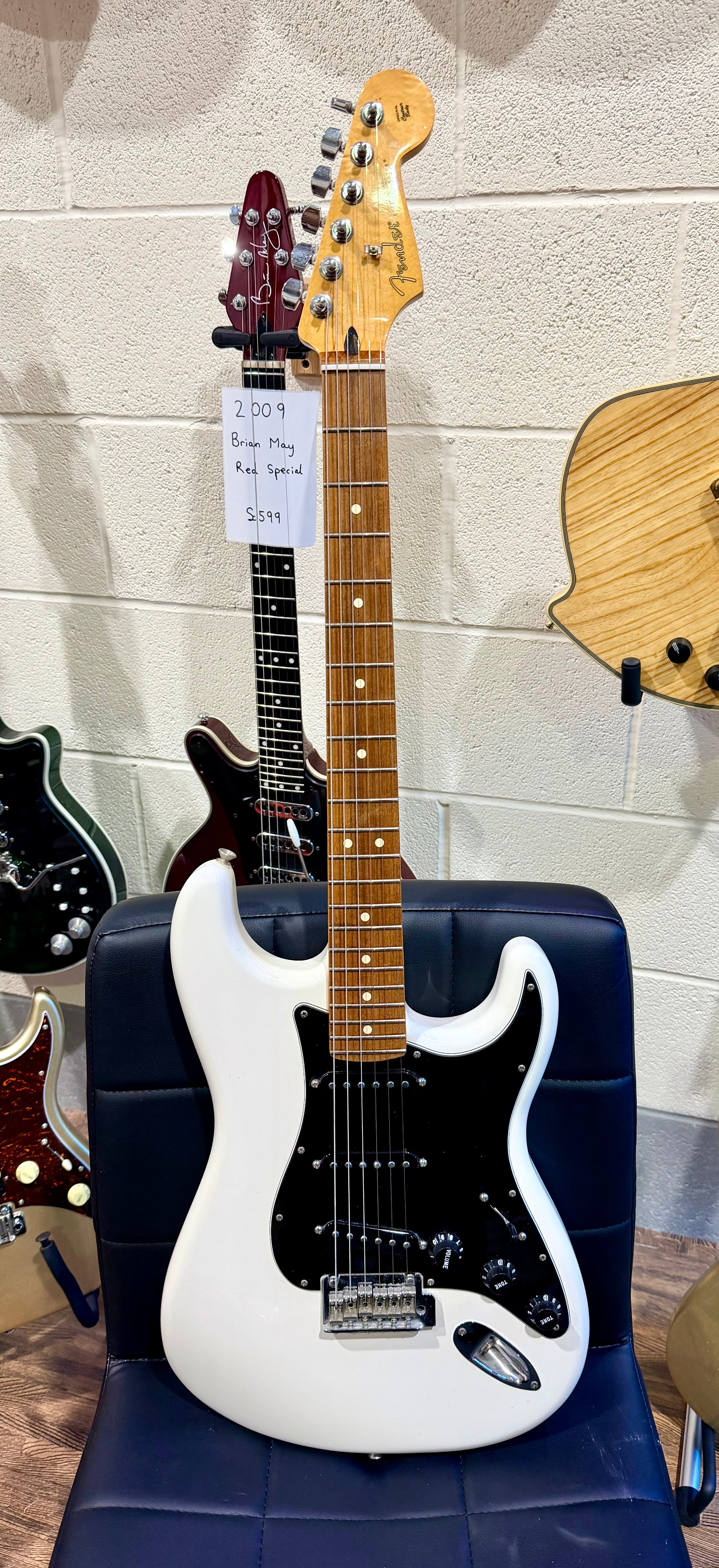 🌟2019🌟 Fender Player Stratocaster~ Polar White & Black~ Mexican Strat!