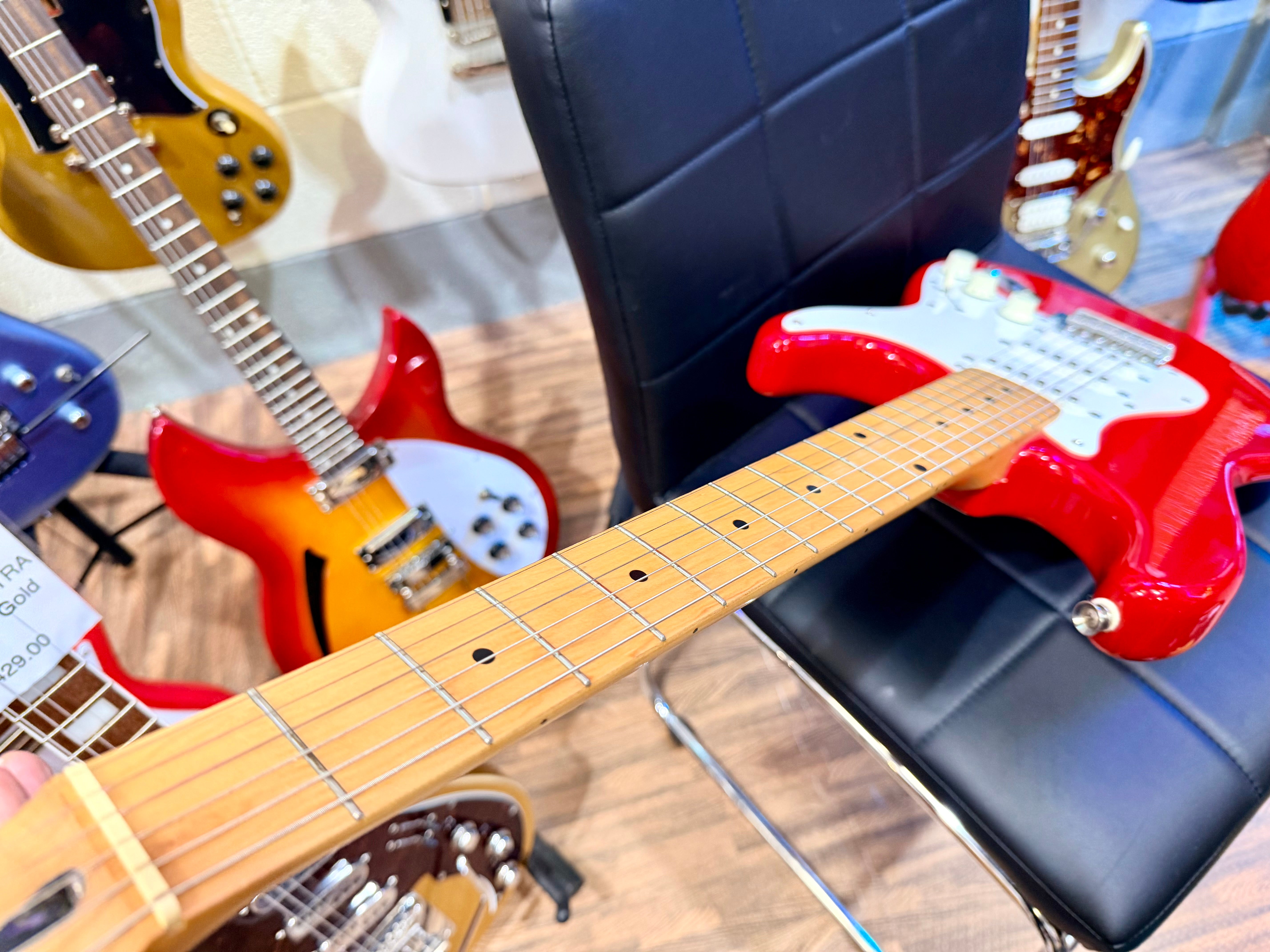 🎸 1995 KOREA 🎸Fender Squier Stratocaster~ Korean Made Strat~ Cherry Red!