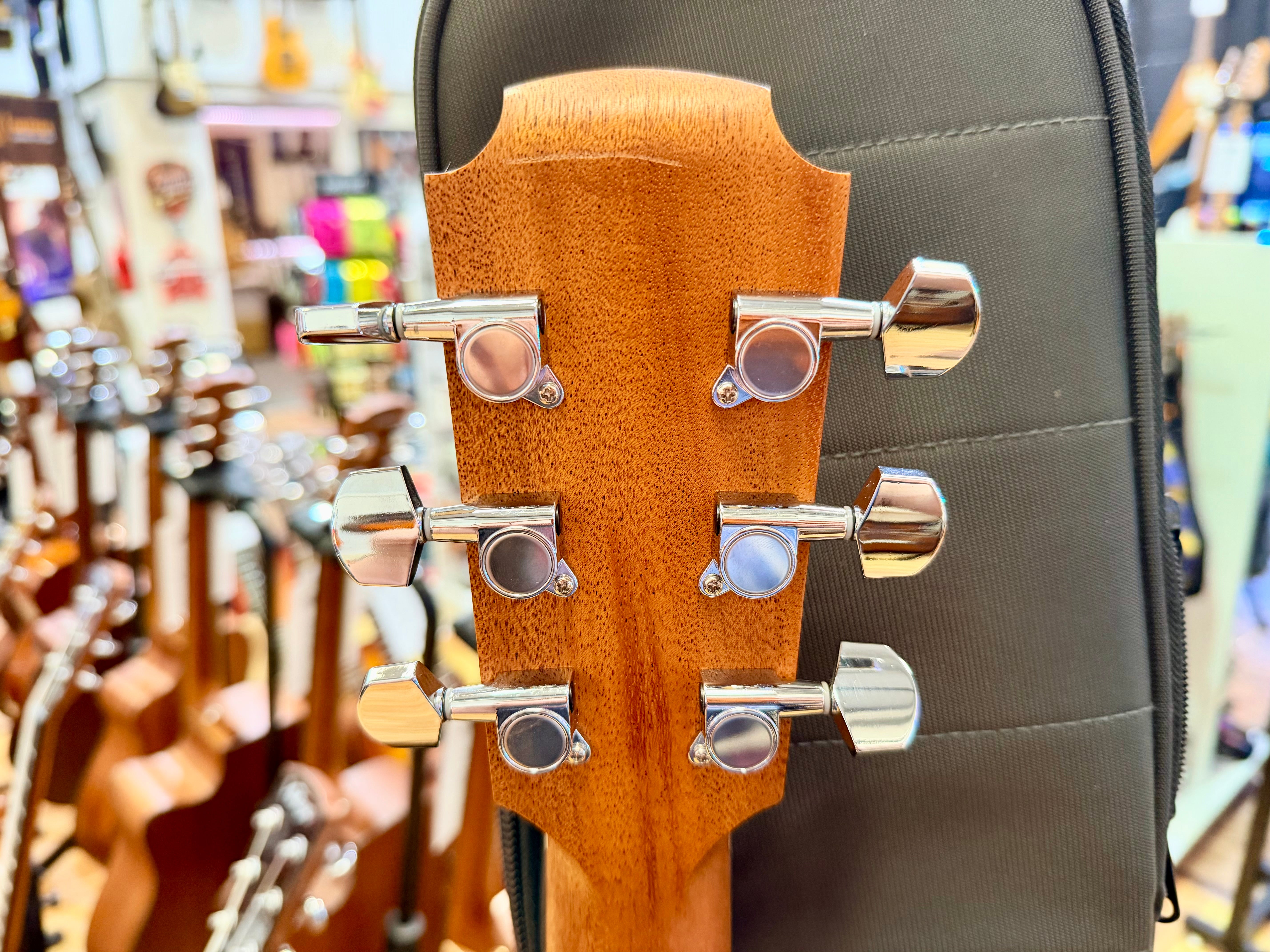 ✨ Sheeran by Lowden S04 Electro Acoustic Guitar~ Figured Walnut + Gig Bag! ✨