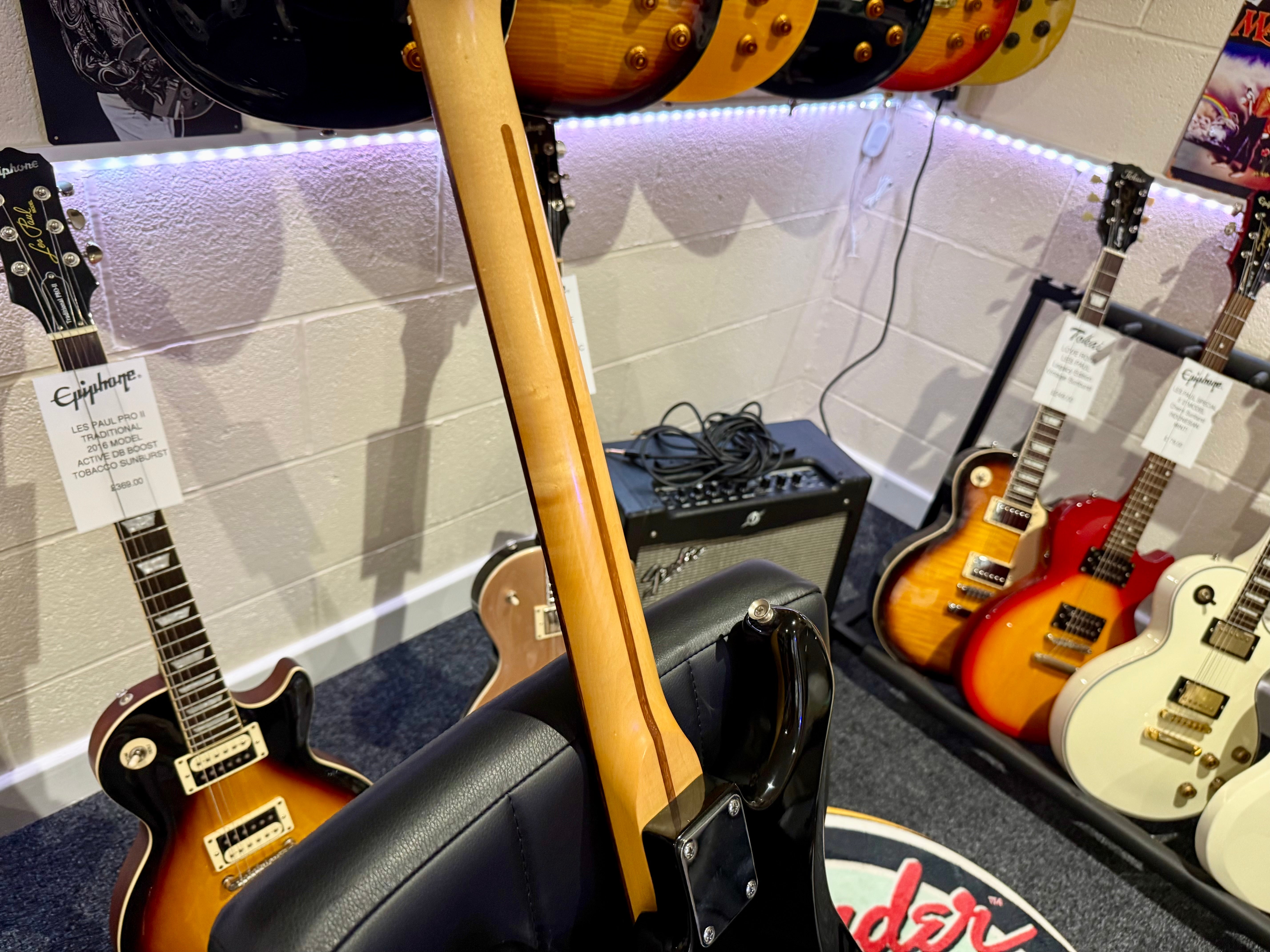 🌟RARE KOREAN🌟 1990’s Fender Squier Stratocaster~ Black & white Classic Strat!