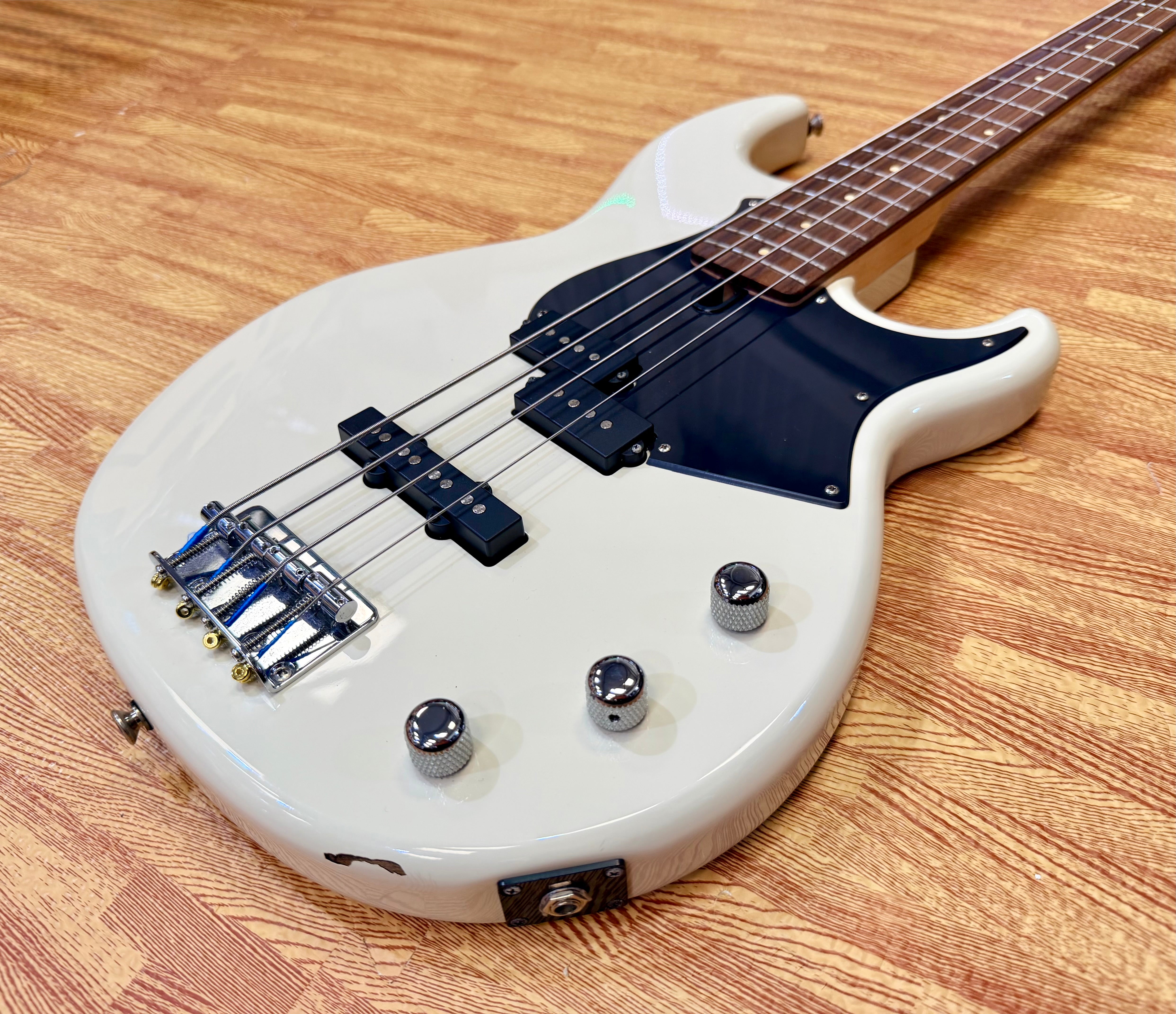 ✨2023✨ Yamaha BB234 4 String Electric Bass Guitar~ Vintage White~ Rosewood!