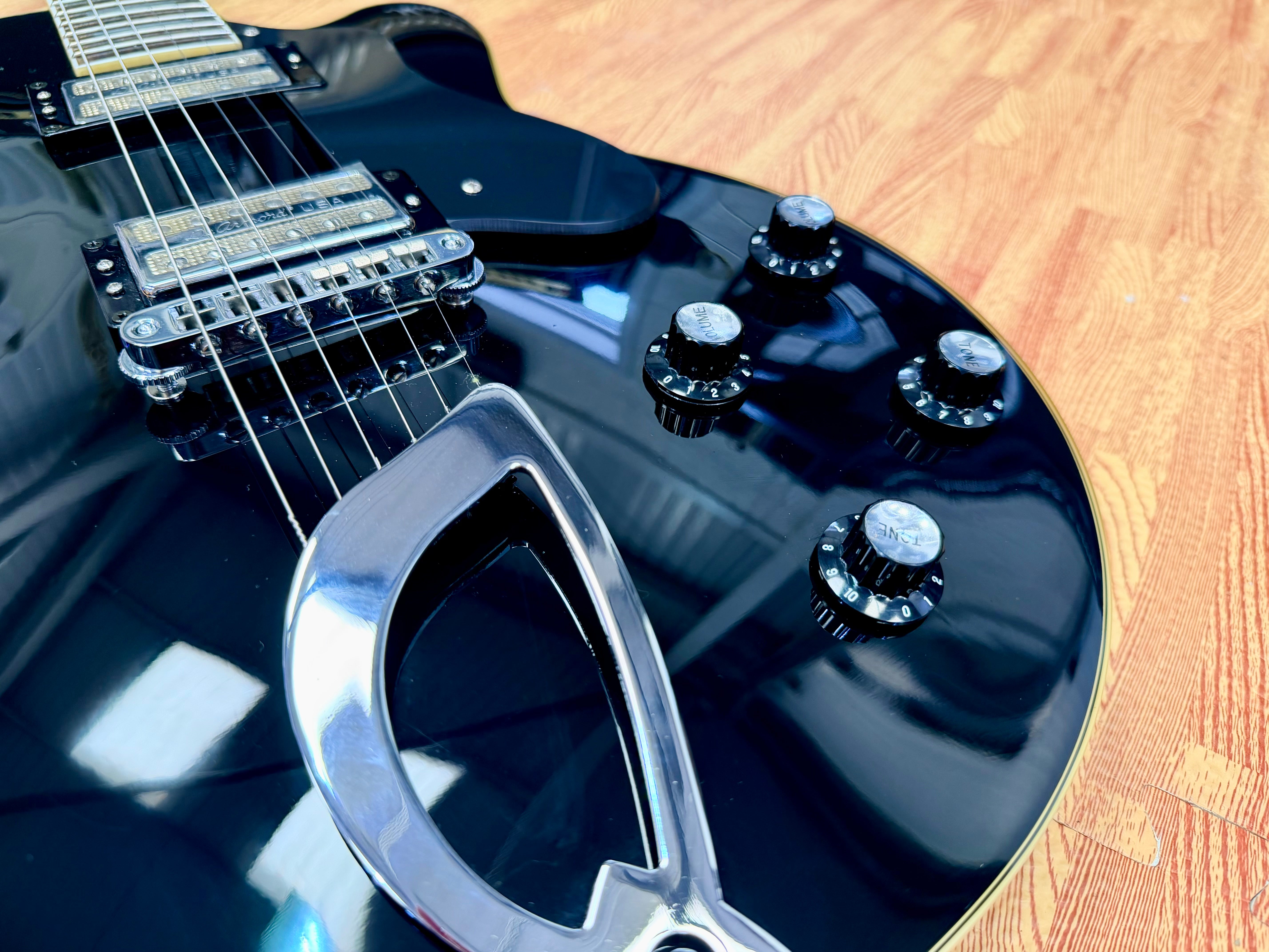 🔥2008🔥 DeArmond M-75 by Guild~ Gloss Black~  Korean Made With USA 2K Pickups!
