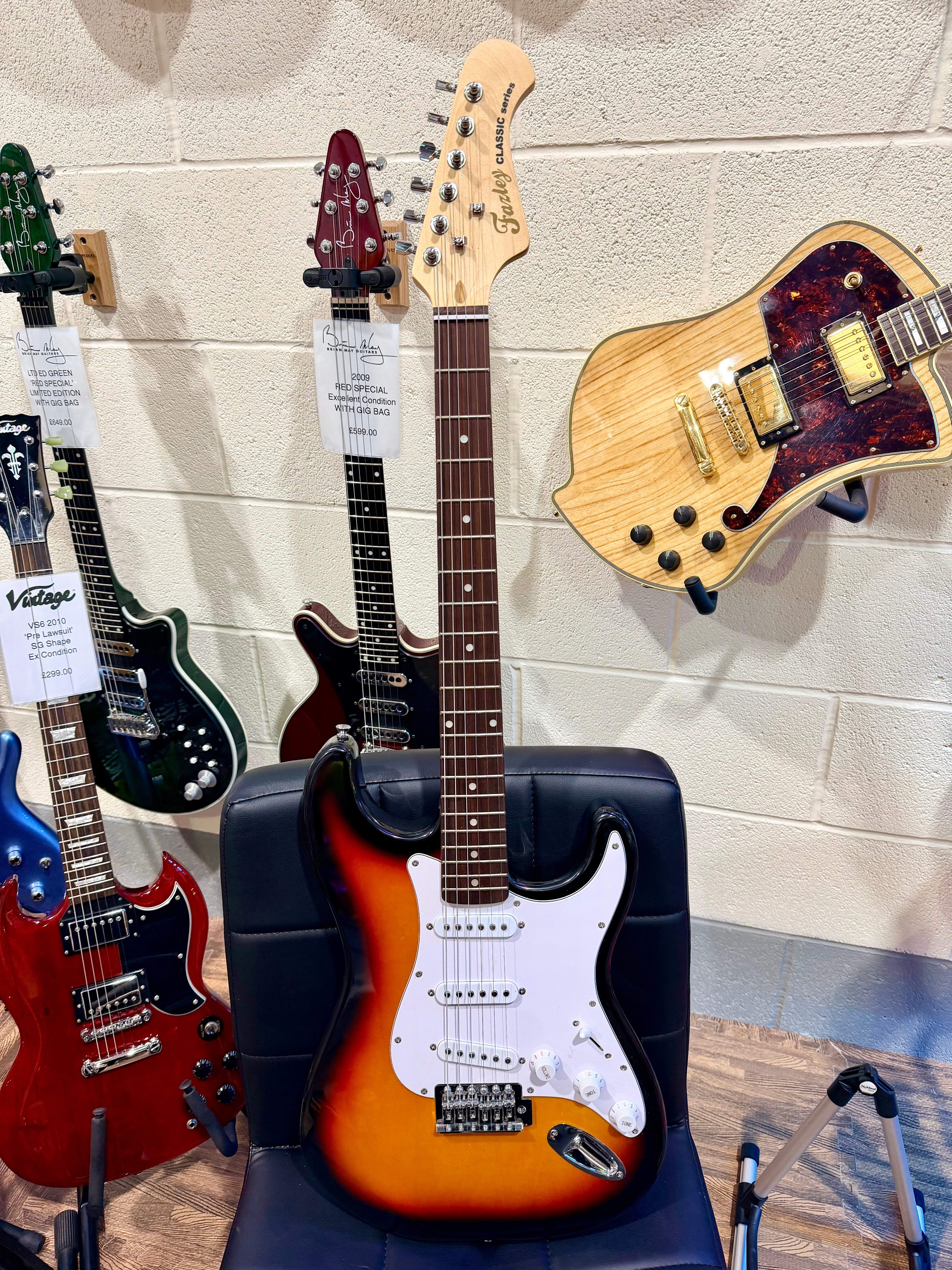 🎄XMAS DEAL🎄 Fazley Classic Series S Electric Guitar Sunburst + Amplifier~ NEW!