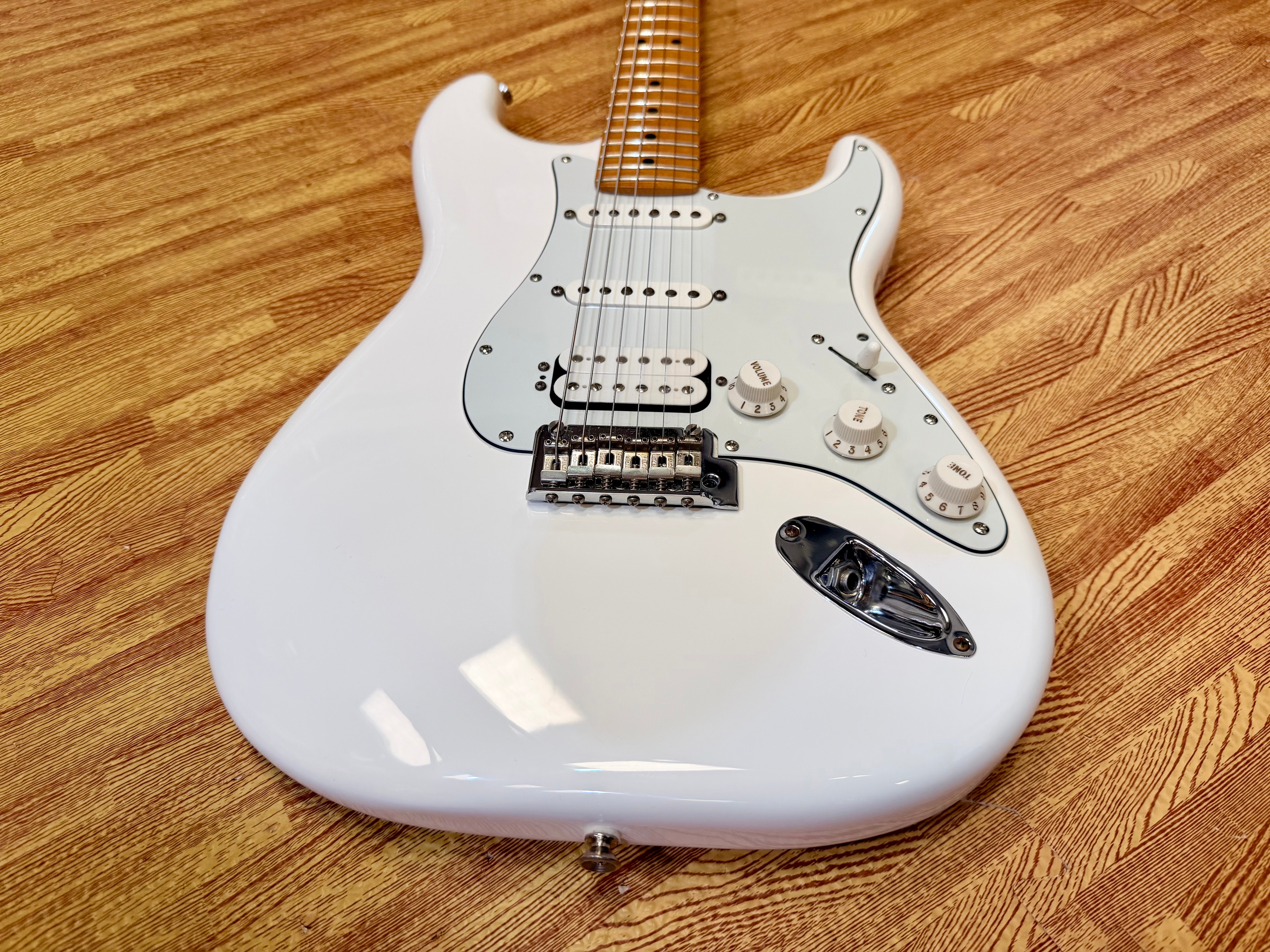 ✨2021✨ Fender Player Stratocaster HSS~ Polar White~ Maple Neck~ Mexican Strat!