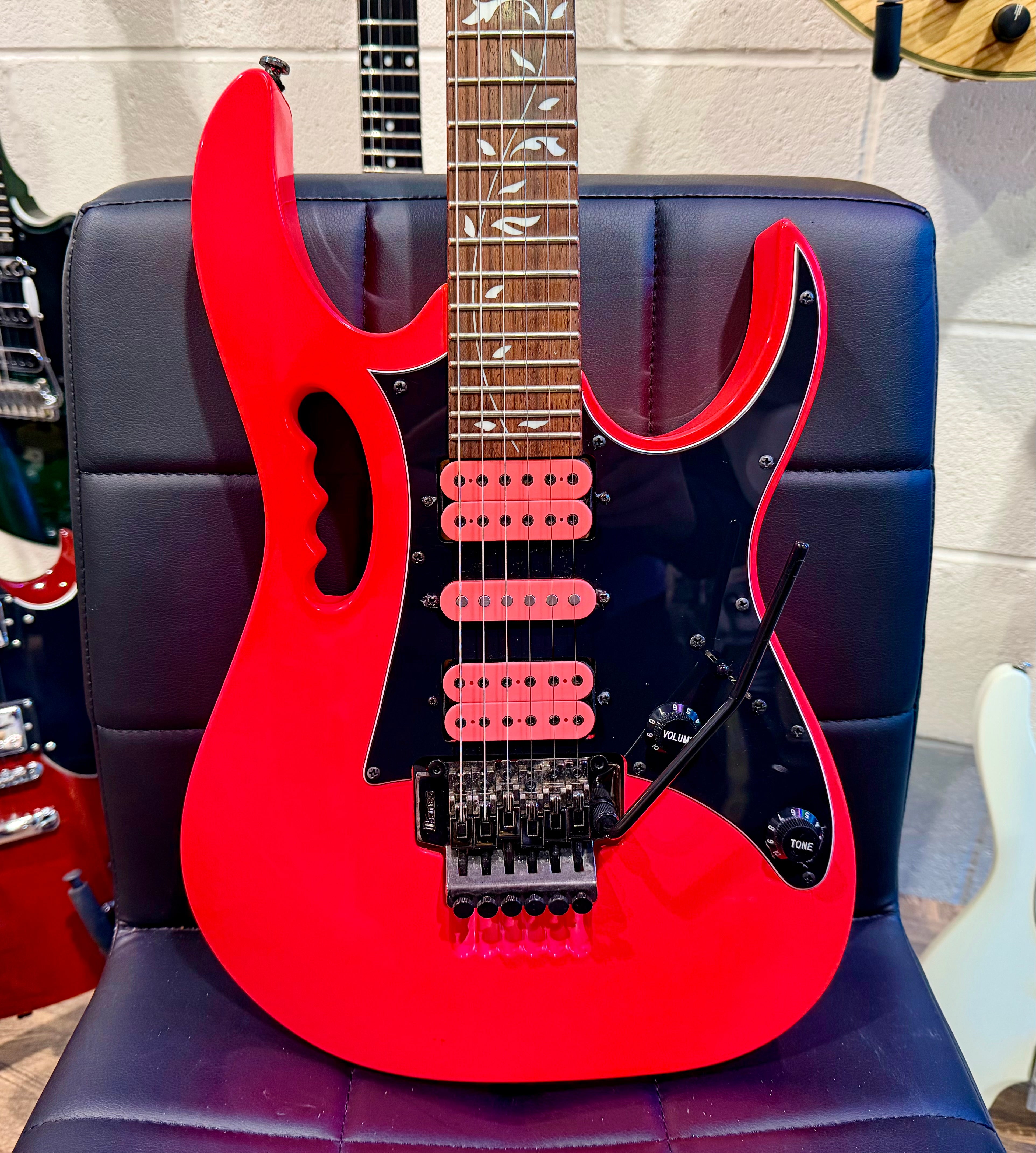 🔥2019🔥 Ibanez JEMJR Steve Vai Signature Electric Guitar~ Jem Junior~ Neon Pink