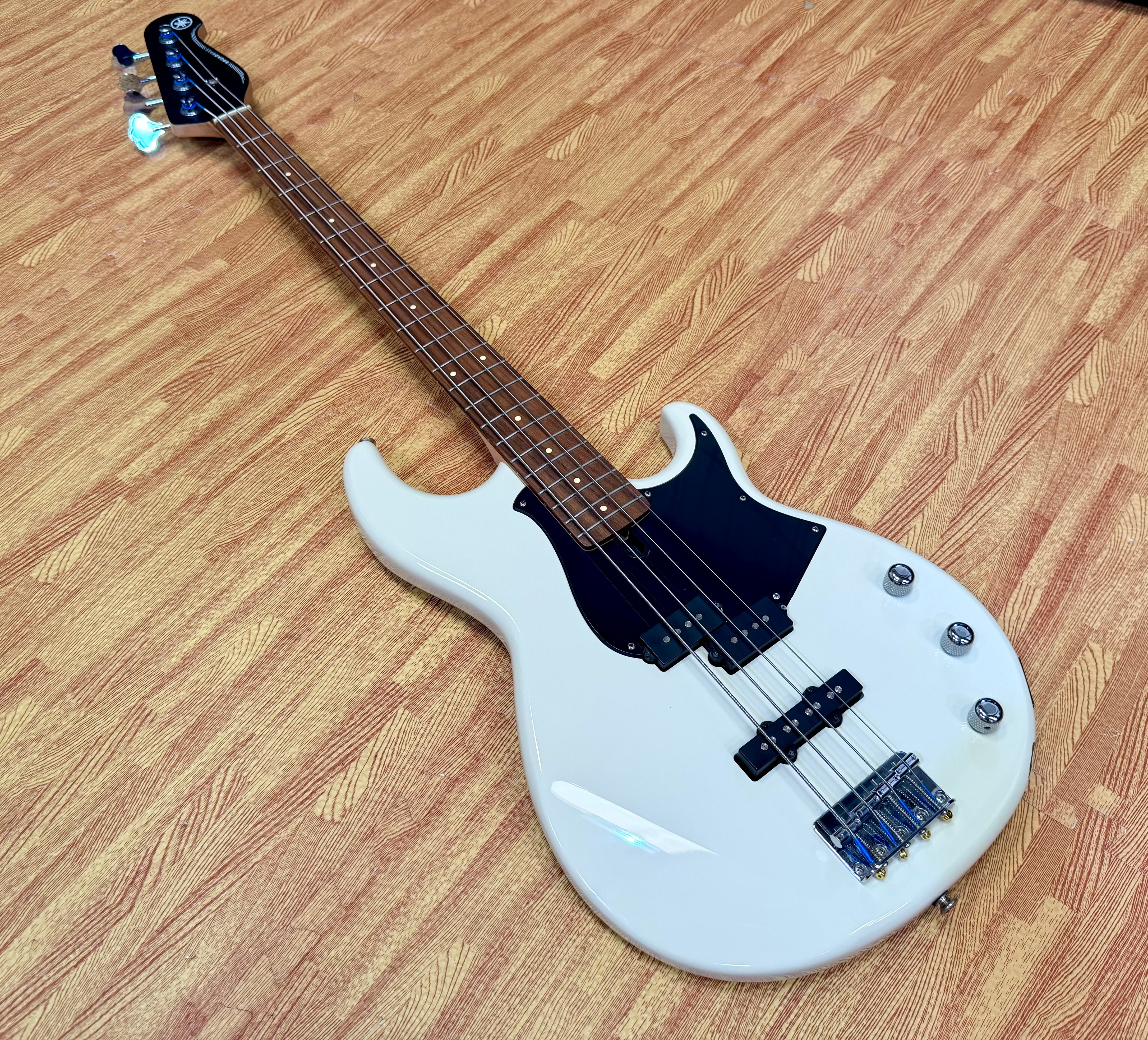 ✨2023✨ Yamaha BB234 4 String Electric Bass Guitar~ Vintage White~ Rosewood!