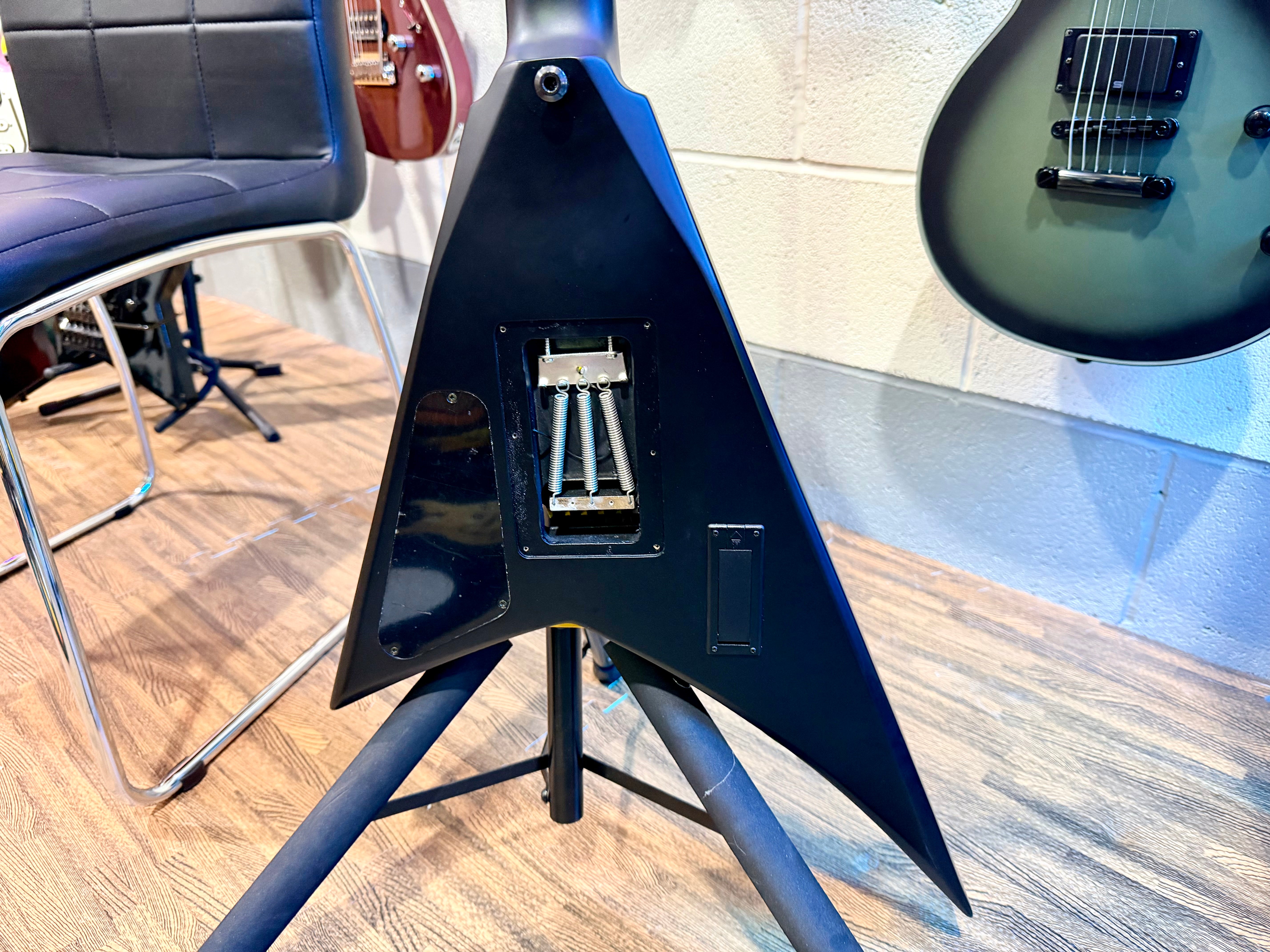 🔥2022🔥 Jackson Rhoads X Series RRX24 Winter Camo~ Hard Case~ Electric Guitar!